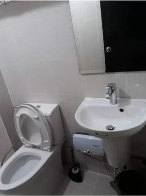 Bathroom in Cubao ManhattanHeights Unit 23D Tower C, 1 BR