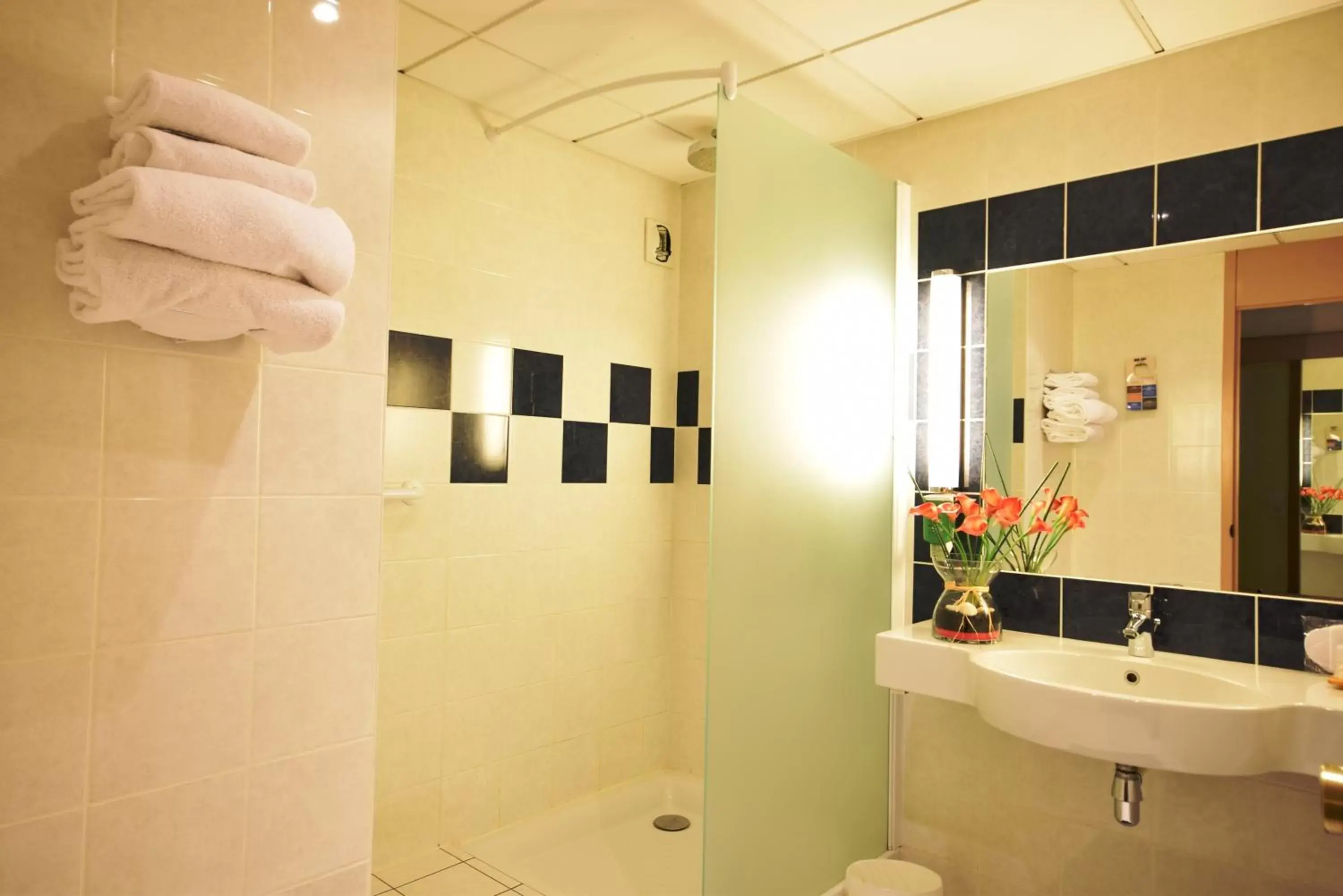 Shower, Bathroom in Kyriad Prestige Bordeaux Aeroport