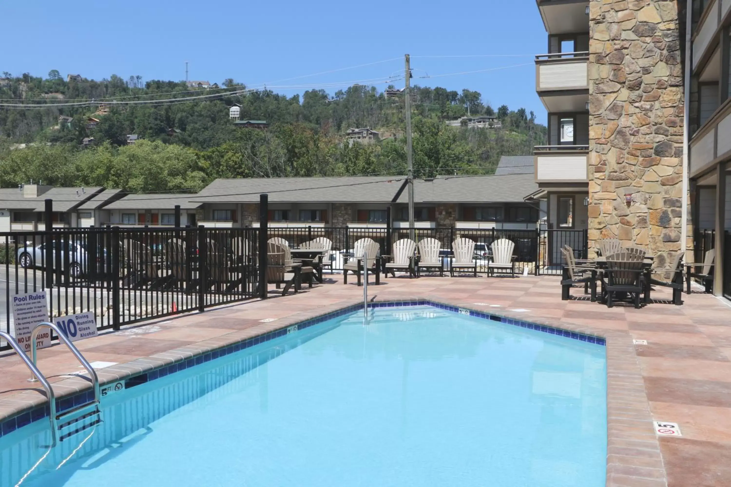 Swimming pool in Howard Johnson by Wyndham Downtown Gatlinburg Swimming pool in Howard Johnson by Wyndham Downtown Gatlinburg