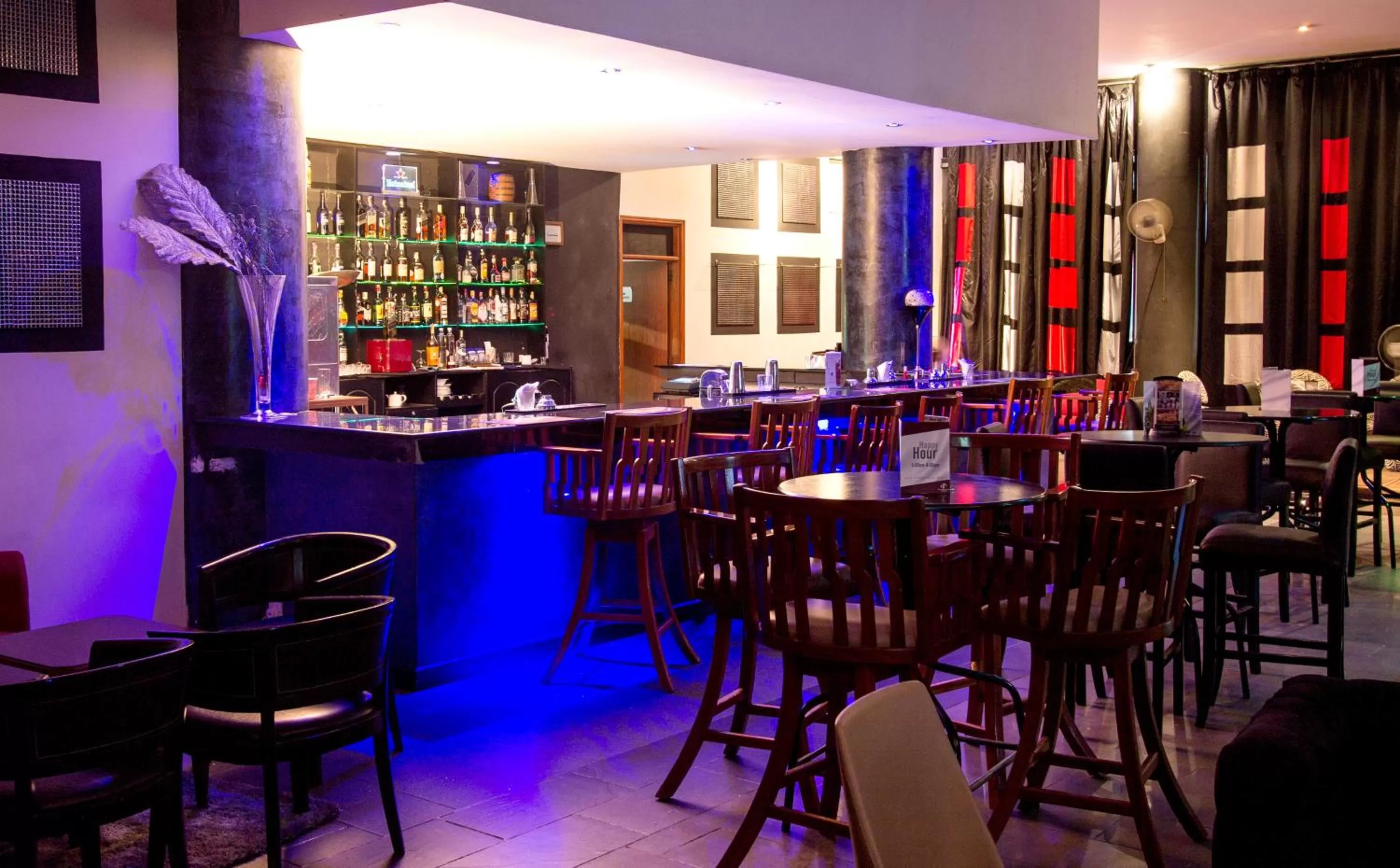Lounge or bar in The Panari Hotel - Near Jomo Kenyatta International Airport