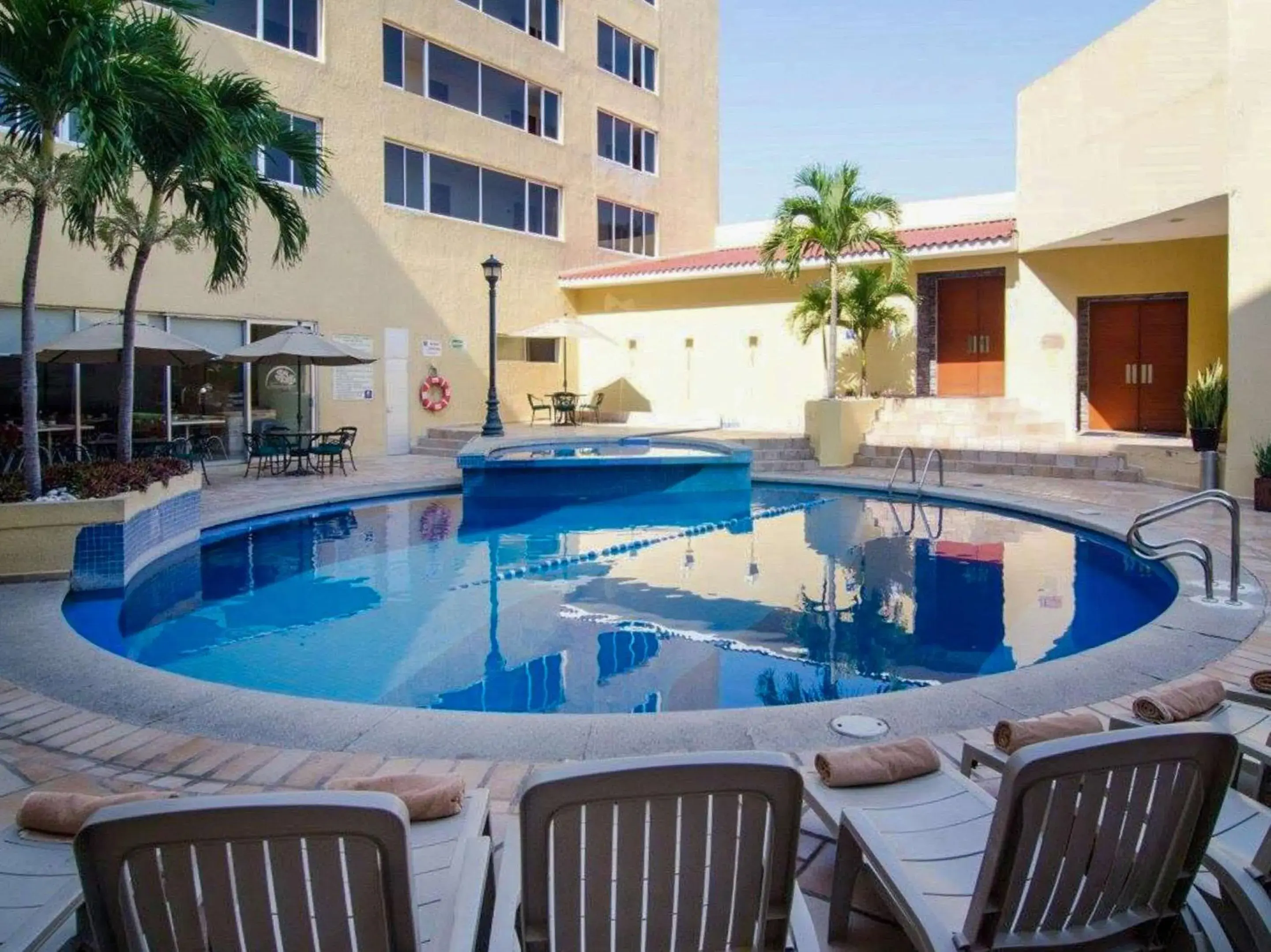 Activities, Swimming Pool in Comfort Inn Veracruz