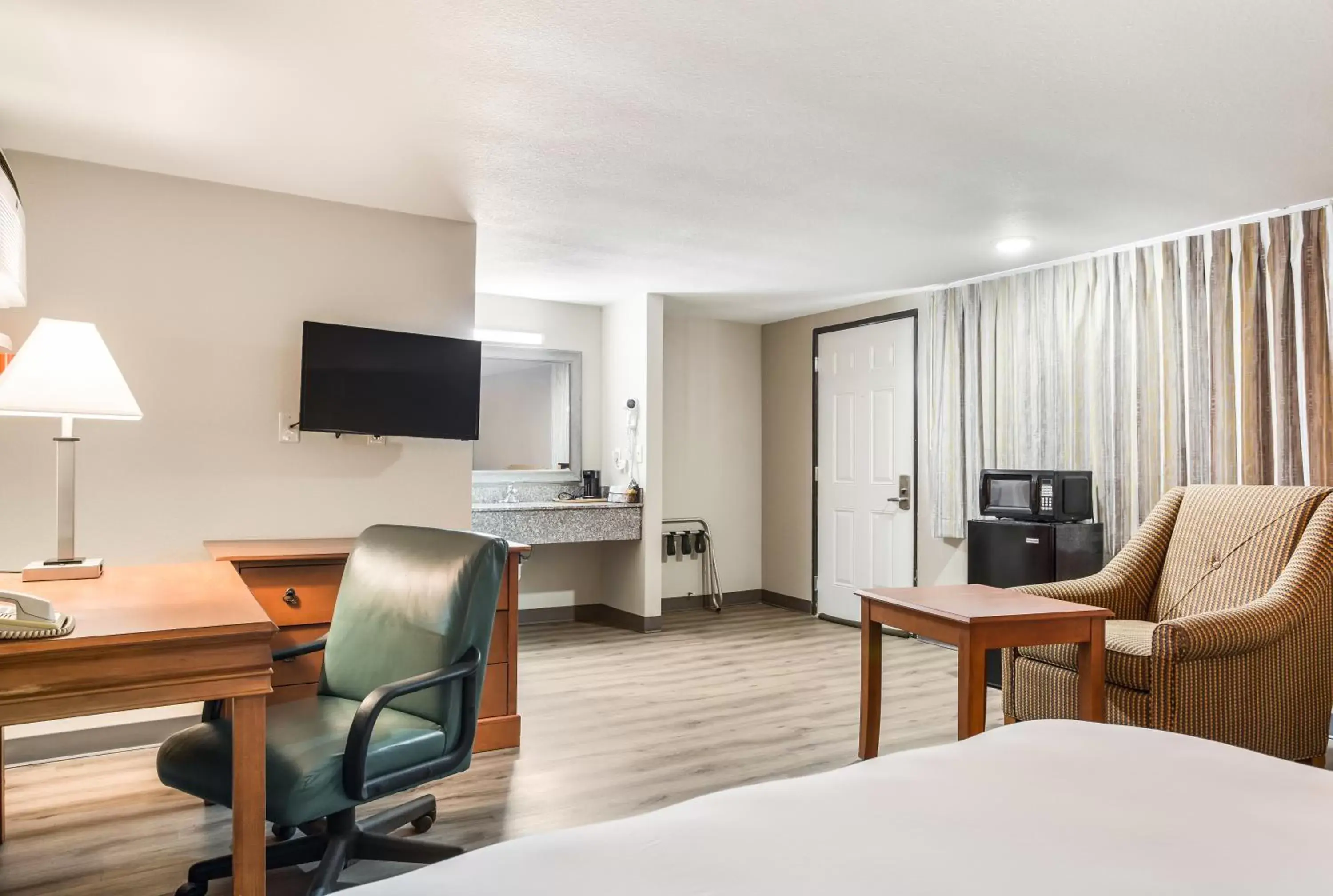 TV/Entertainment Center in Americas Best Value Inn - Lebanon