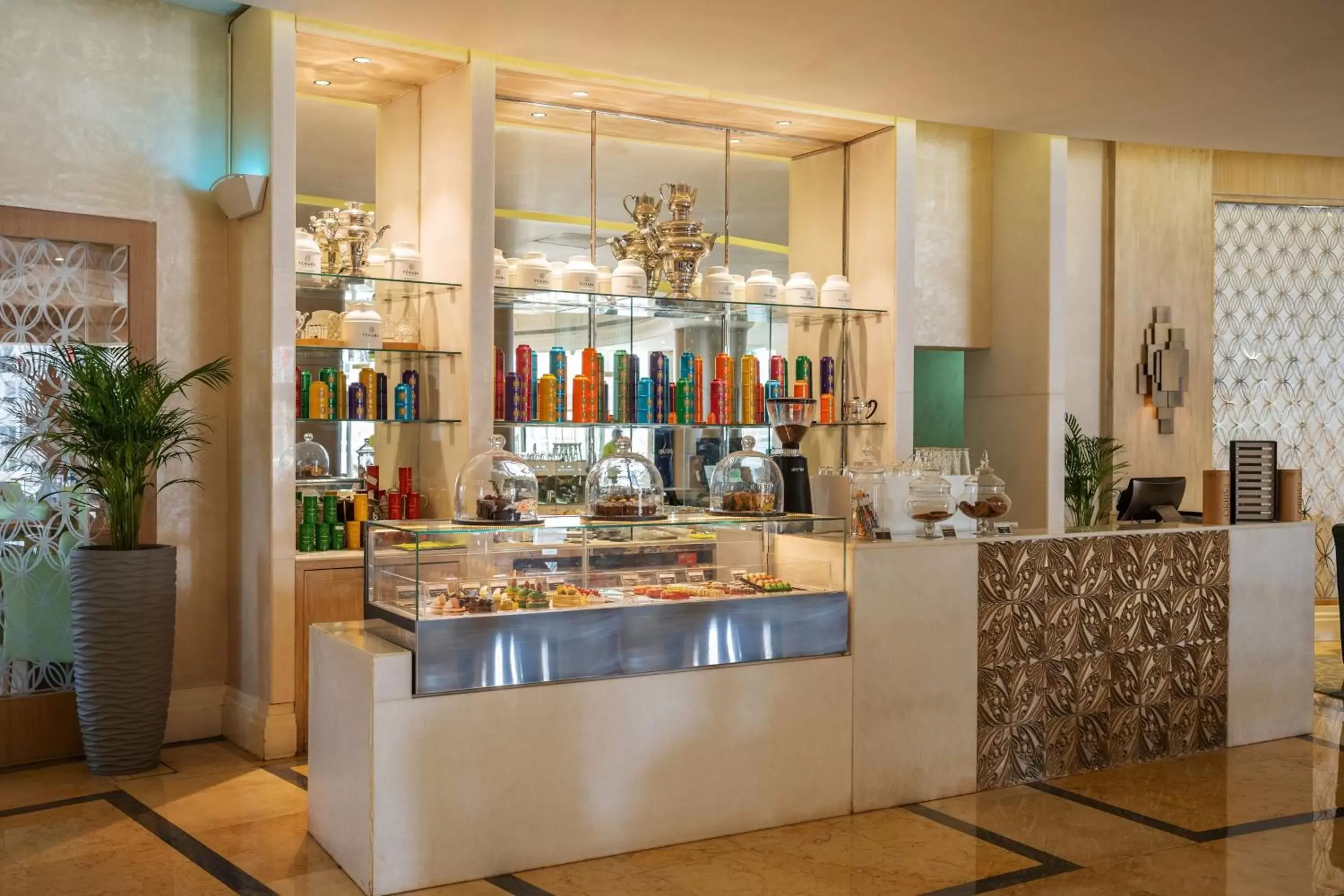 Lobby or reception, Restaurant/Places to Eat in Habtoor Grand Resort, Autograph Collection