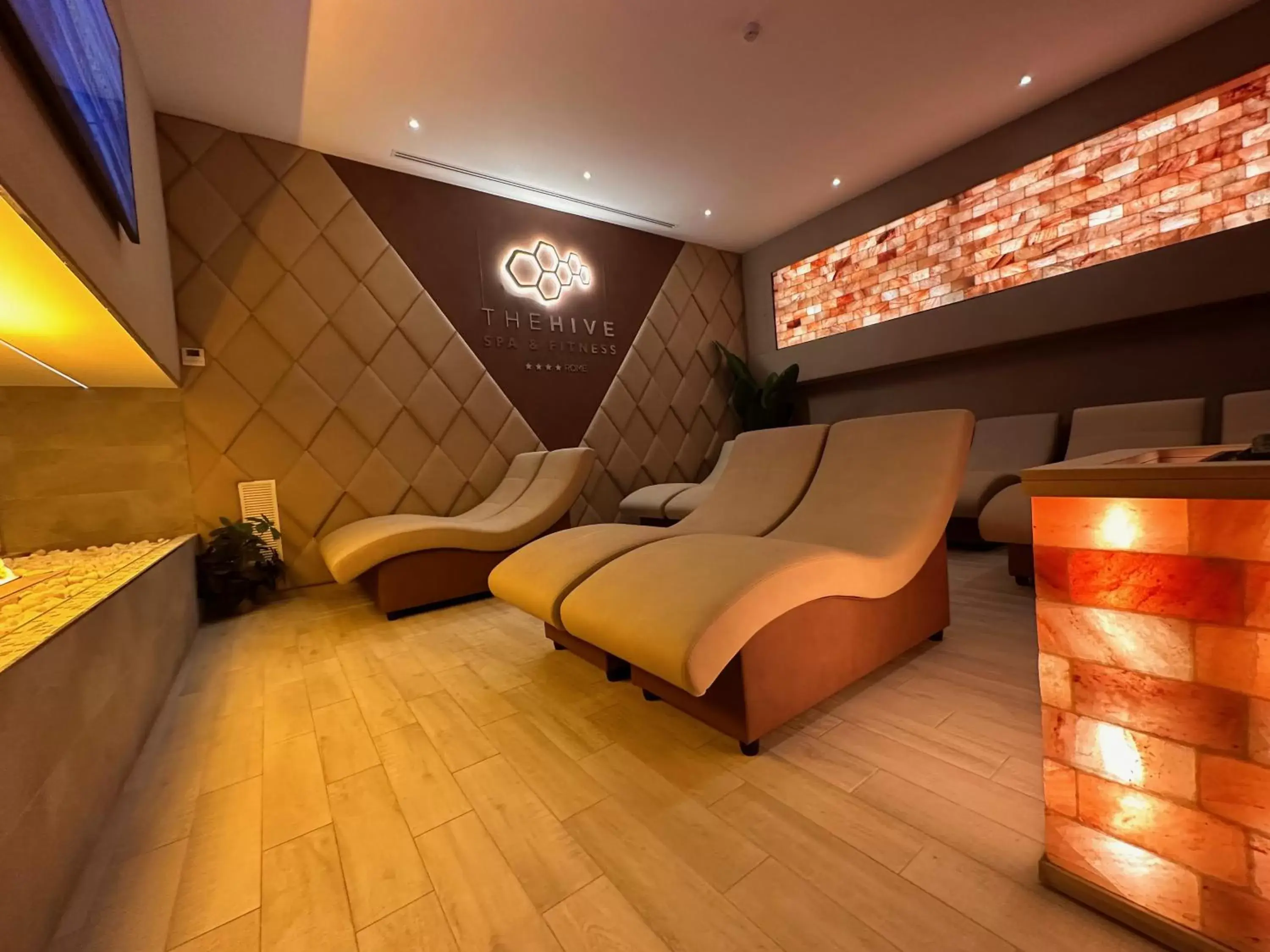 Spa and wellness centre/facilities, Bed in The Hive Hotel