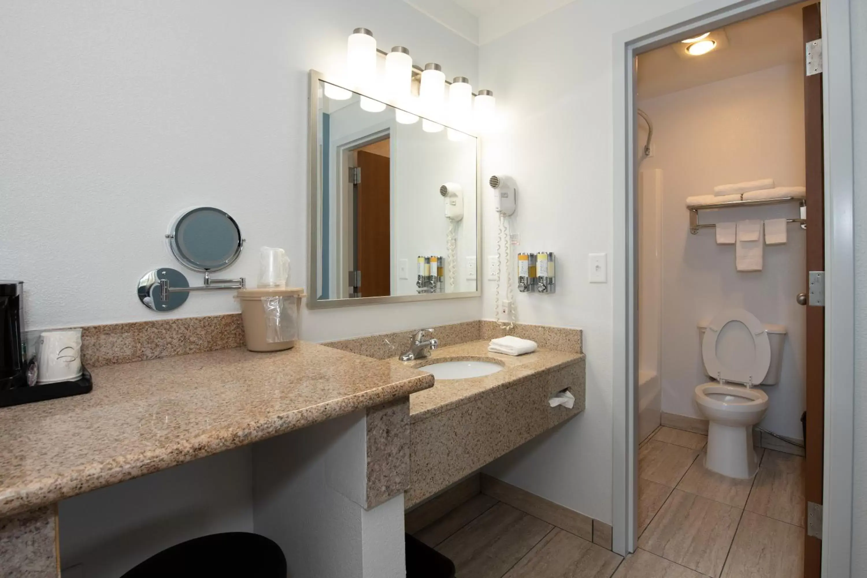 Bathroom in Hotel Pommier Indianola