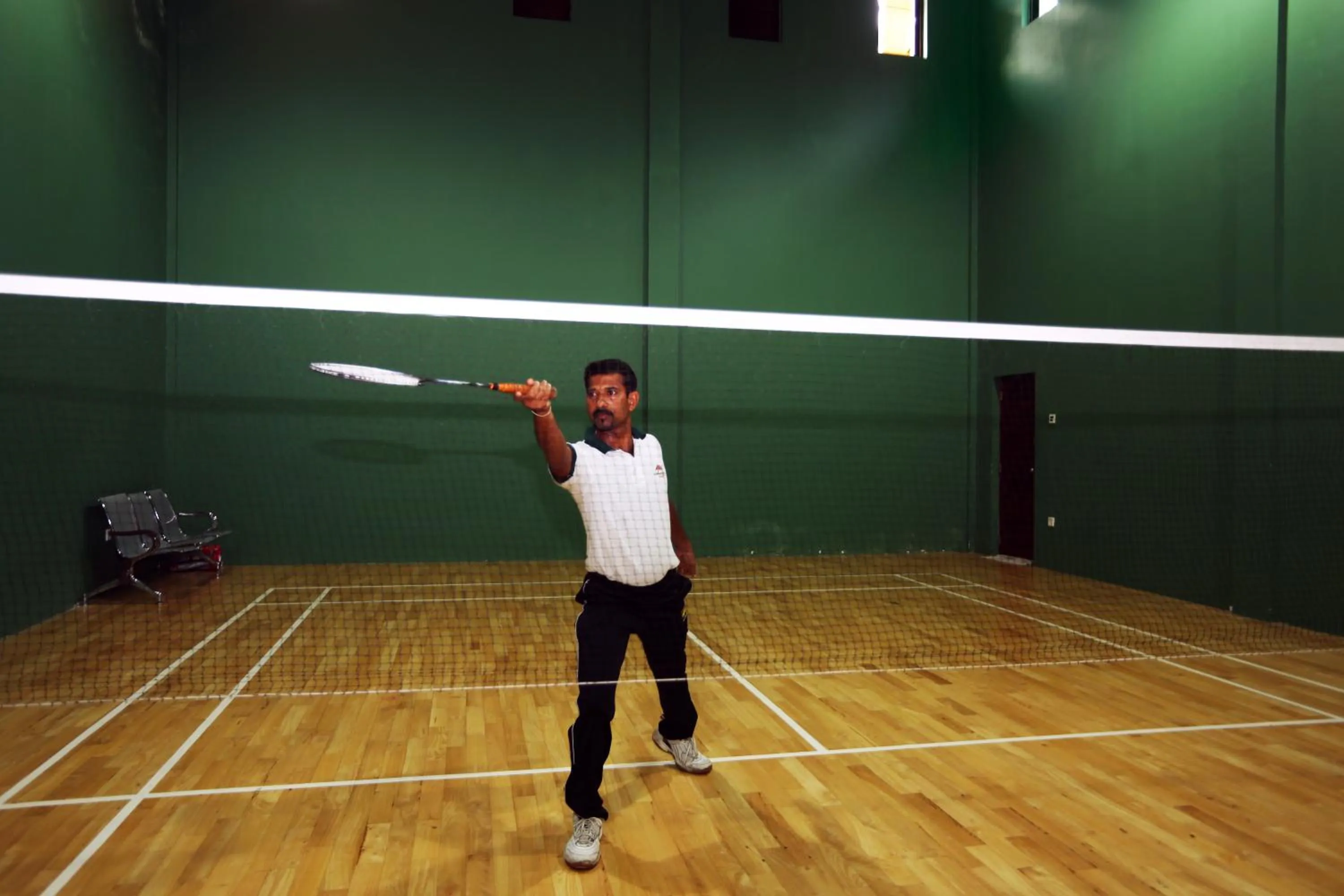 Tennis court in Randholee Resort & Spa