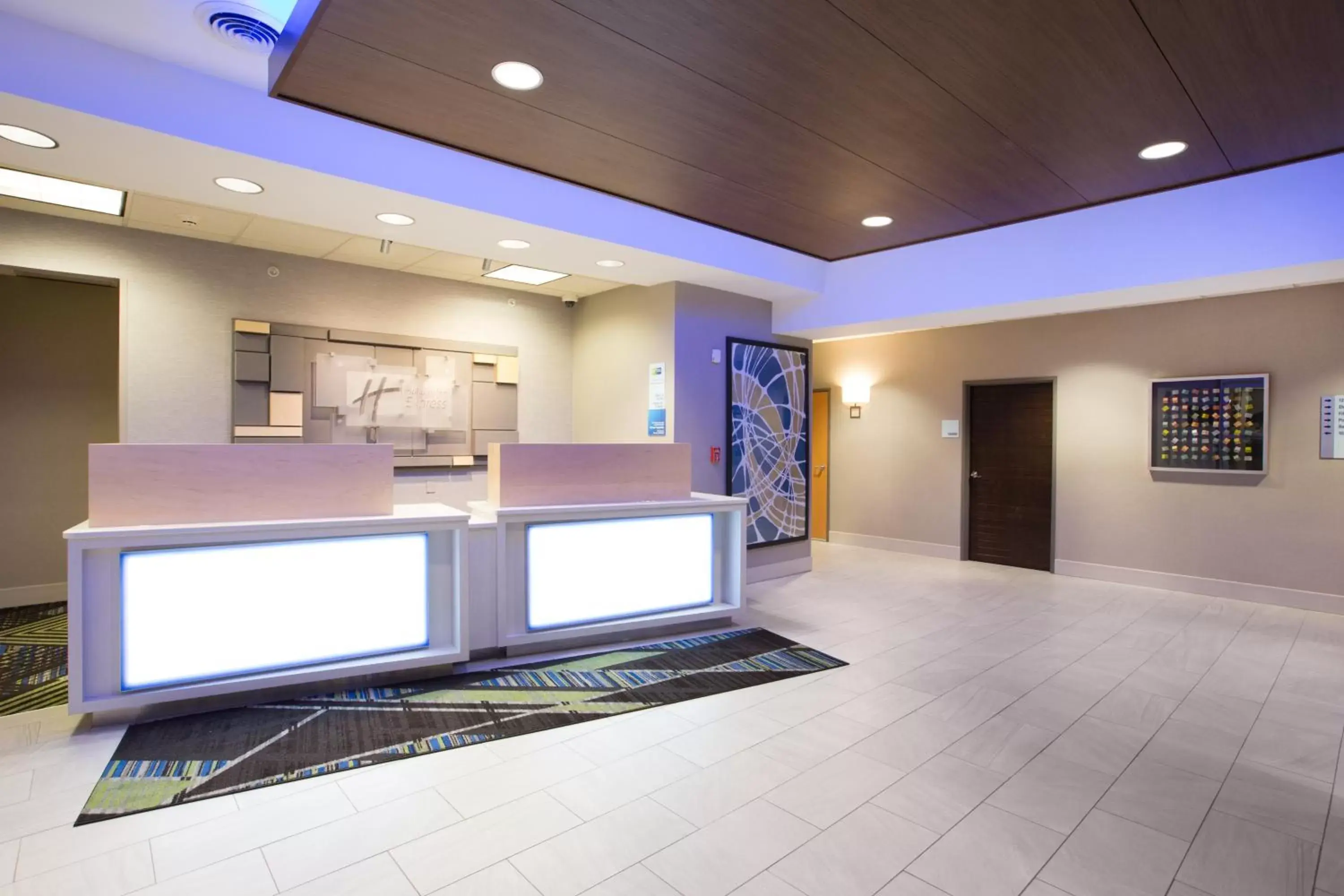 Property building, Lobby/Reception in Holiday Inn Express Hastings, an IHG Hotel