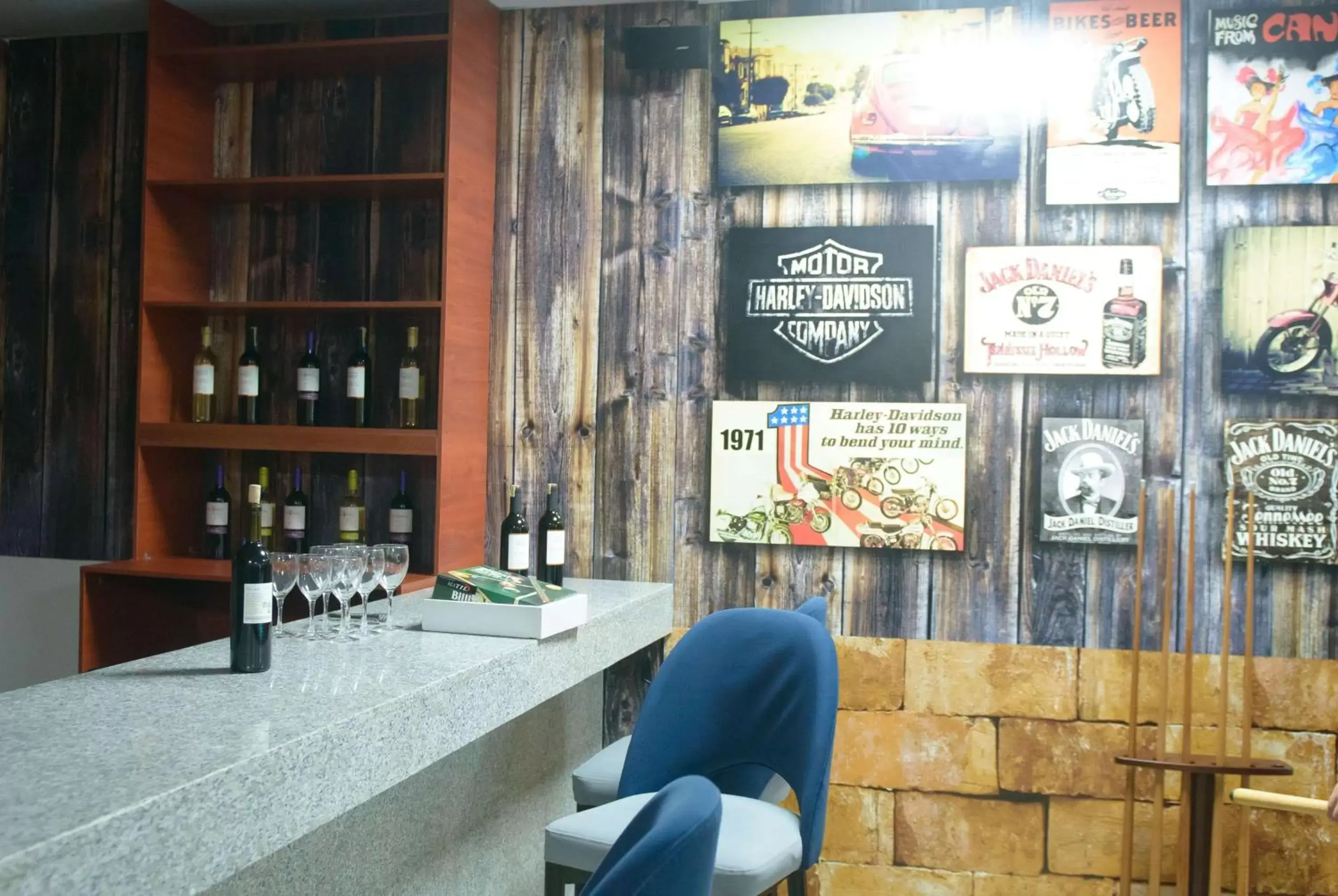 Lounge or bar in Wyndham Manta Sail Plaza Hotel and Convention Center Lounge or bar in Wyndham Manta Sail Plaza Hotel and Convention Center