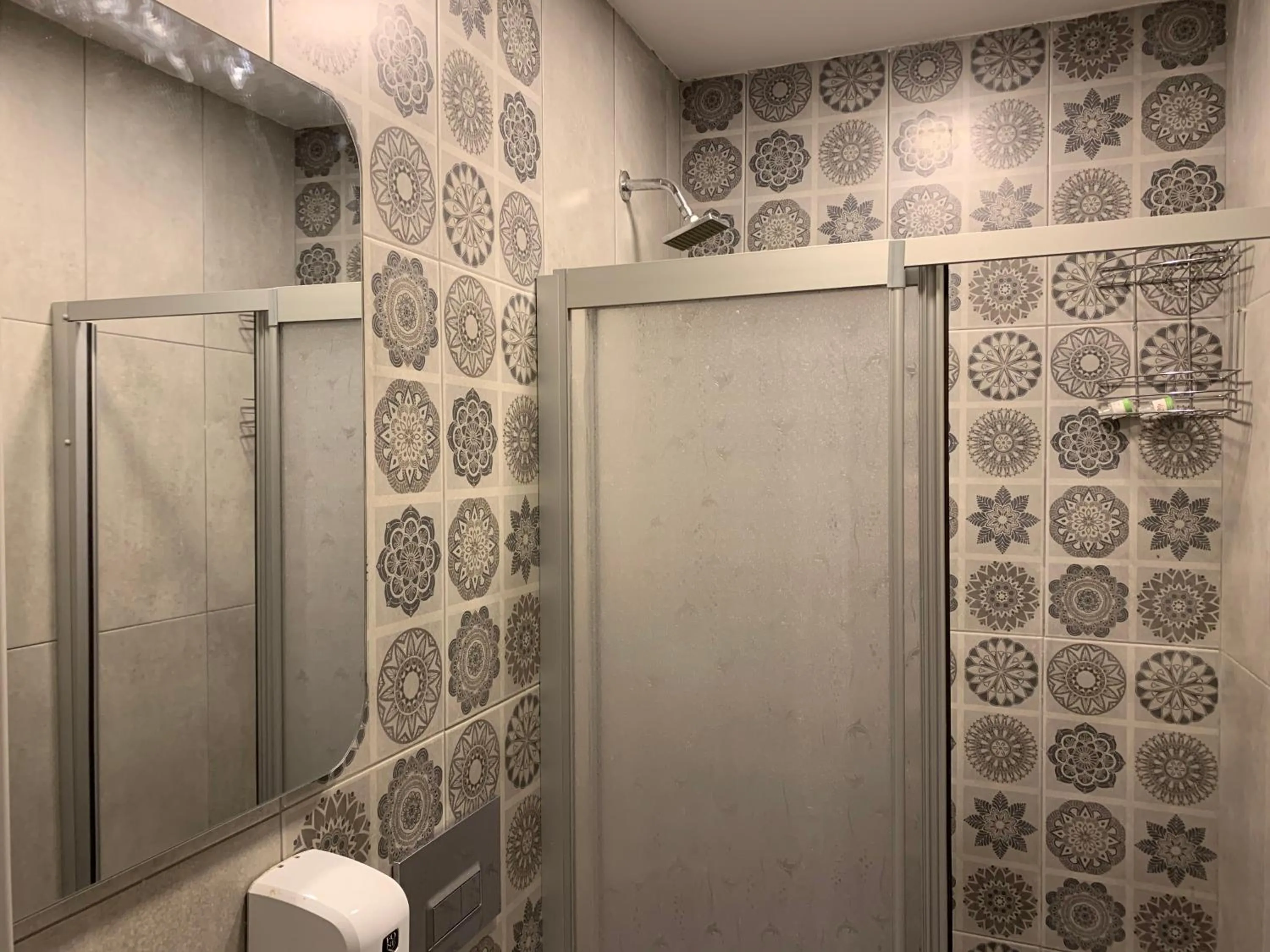 Shower in Antique Hostel