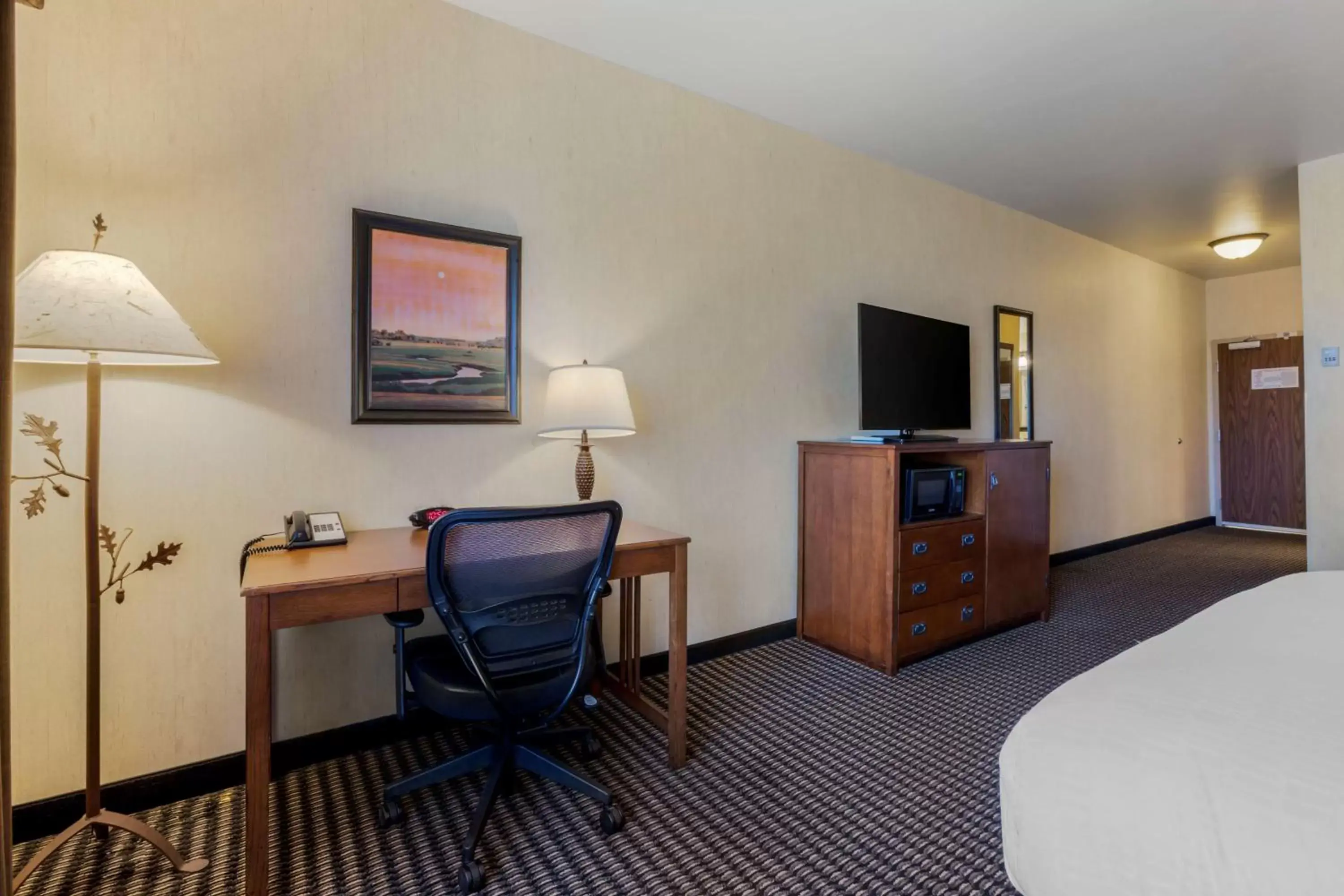 Bedroom, TV/Entertainment Center in Best Western PLUS Bryce Canyon Grand Hotel