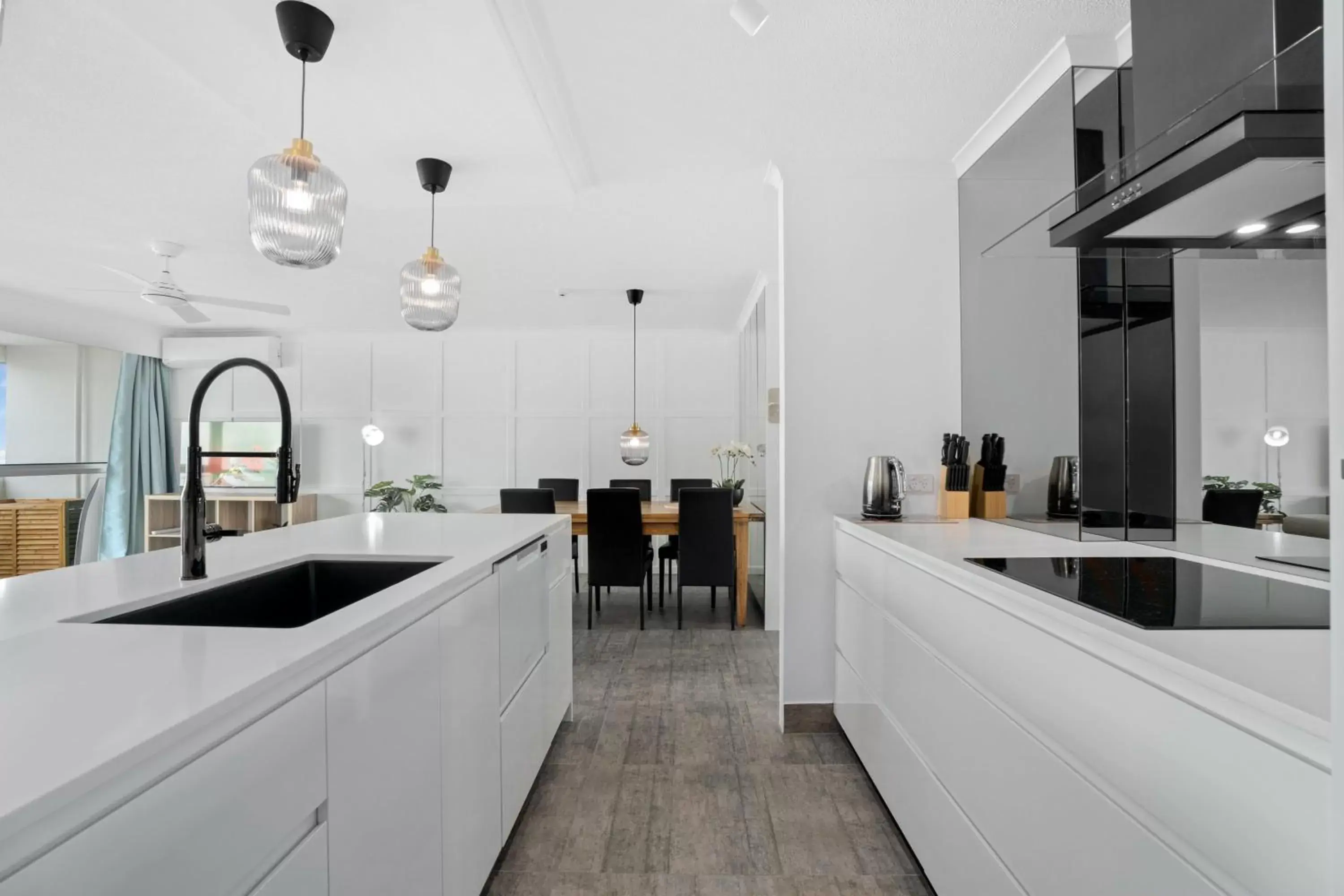 Kitchen/Kitchenette in Baronnet Apartments