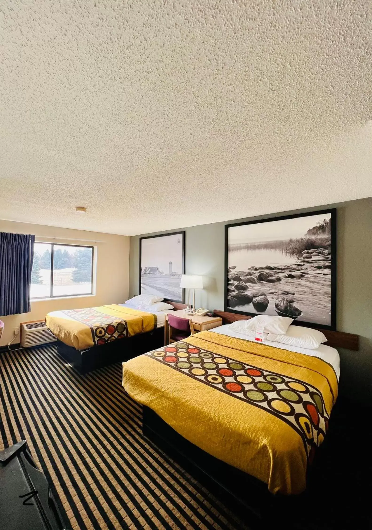 Bedroom, Bed in Super 8 by Wyndham Humboldt