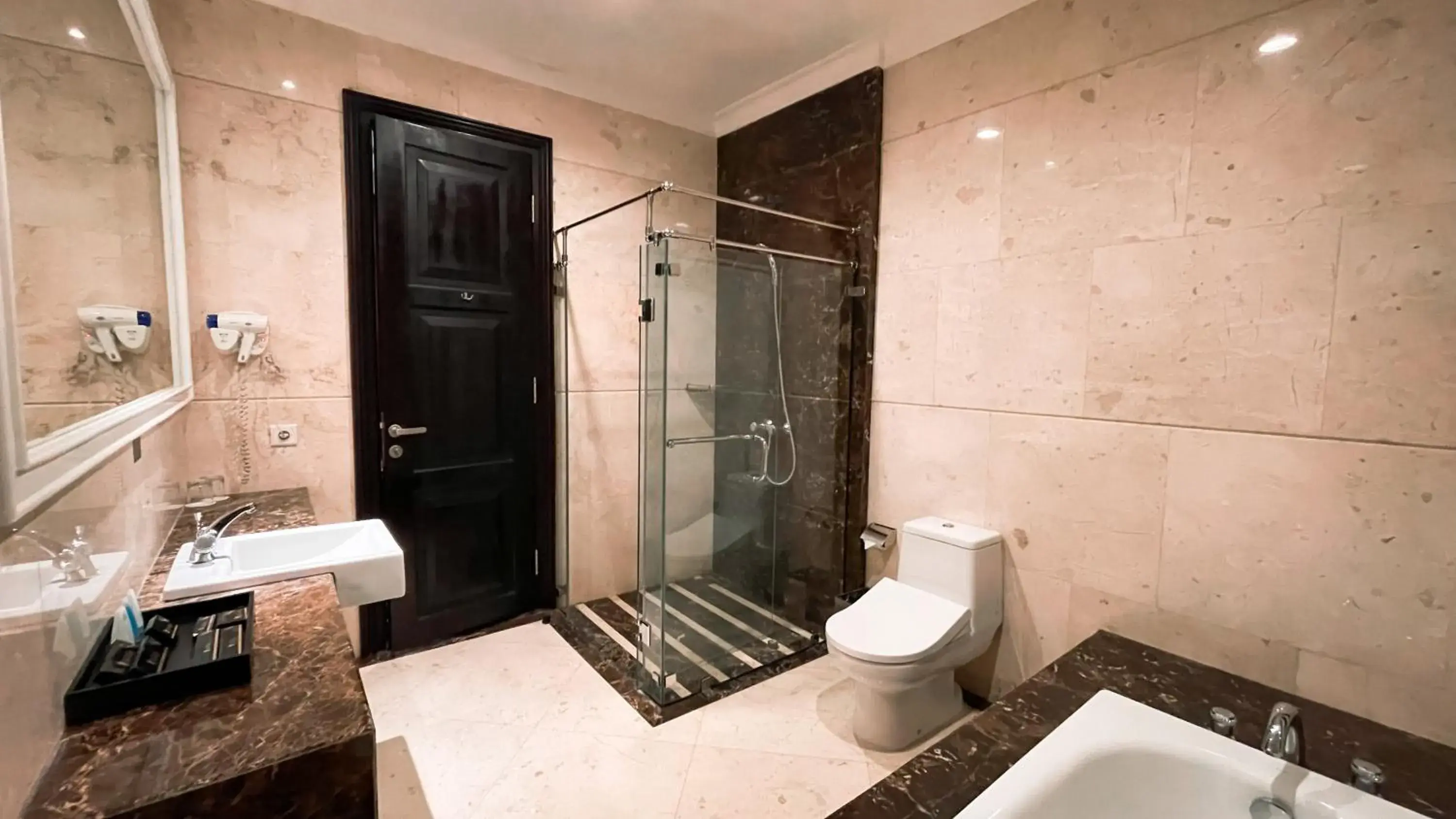 Shower, Bathroom in The Grantage Hotel & Sky Lounge