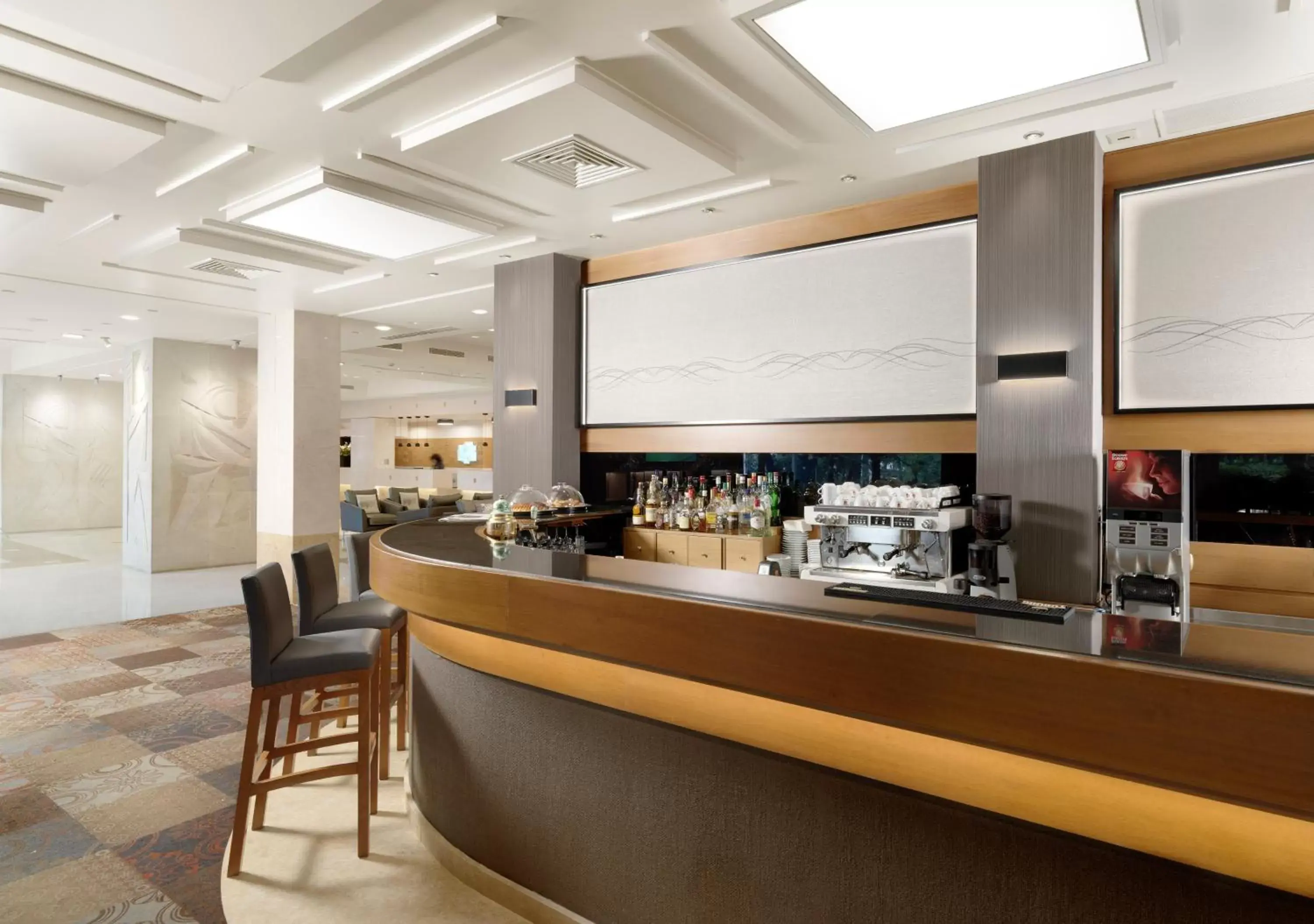 Lounge or bar, Restaurant/Places to Eat in Holiday Inn Athens Attica Av, Airport W., an IHG Hotel