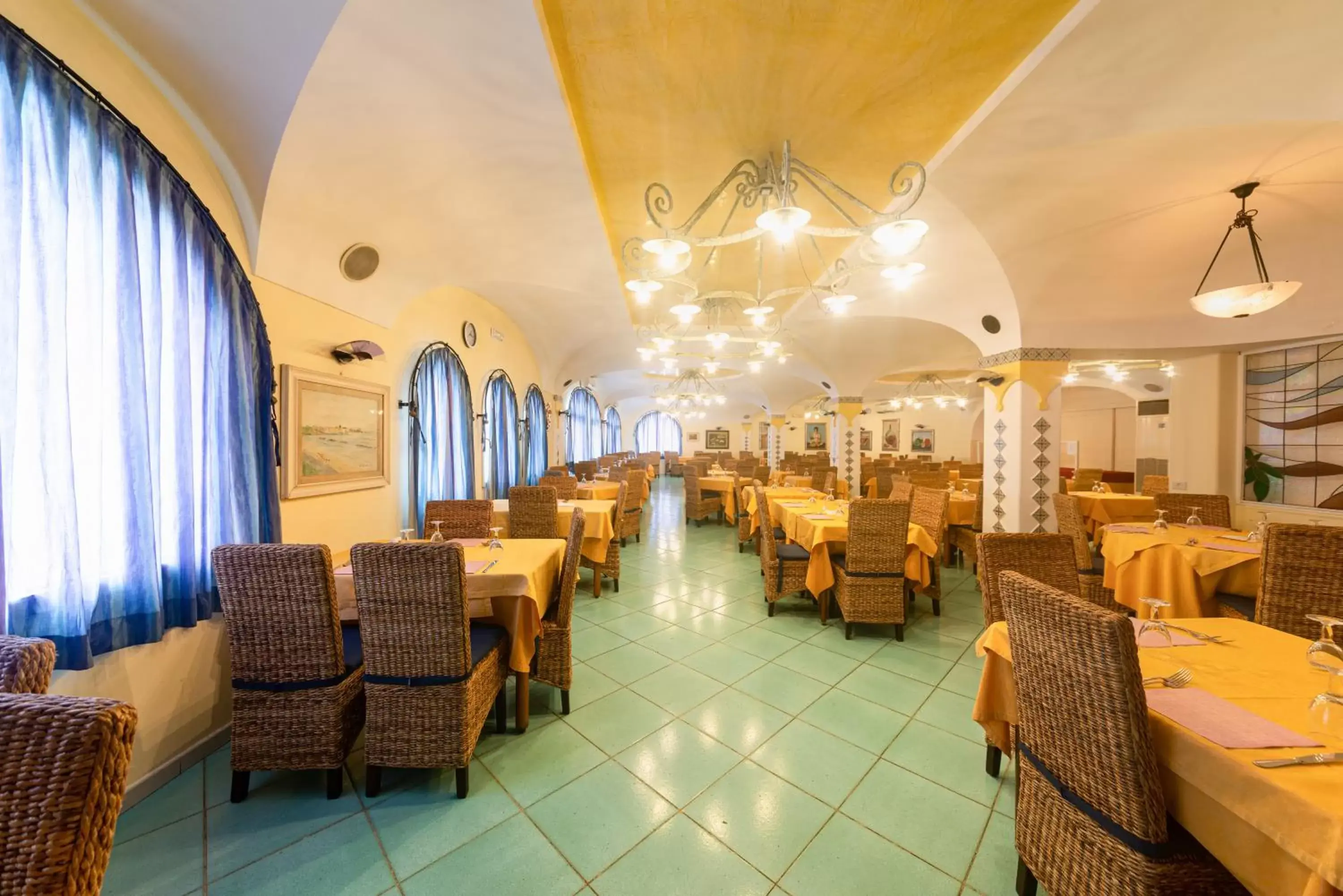 Restaurant/Places to Eat in Hotel Terme Zi Carmela