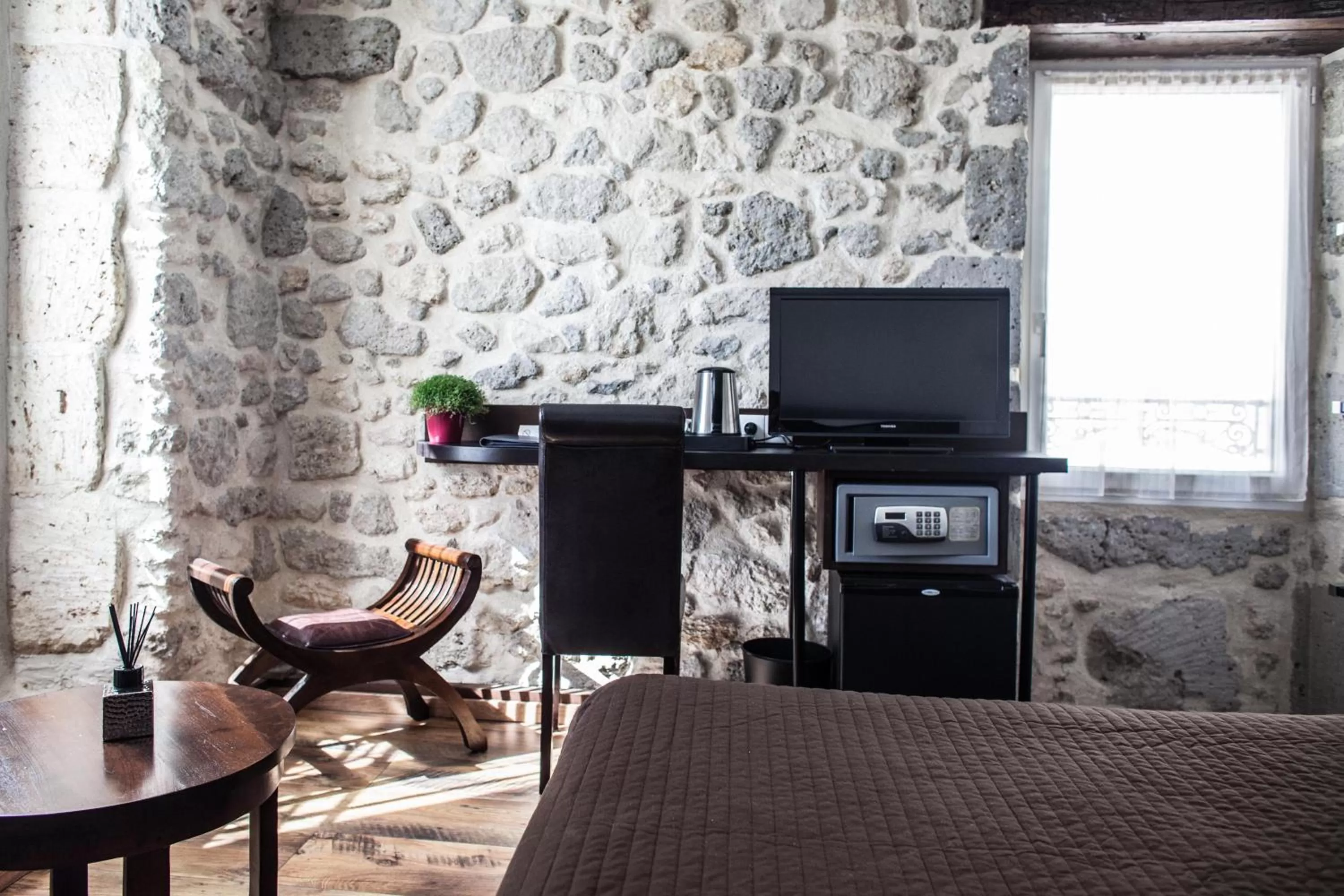 Photo of the whole room in Hôtel Henri IV