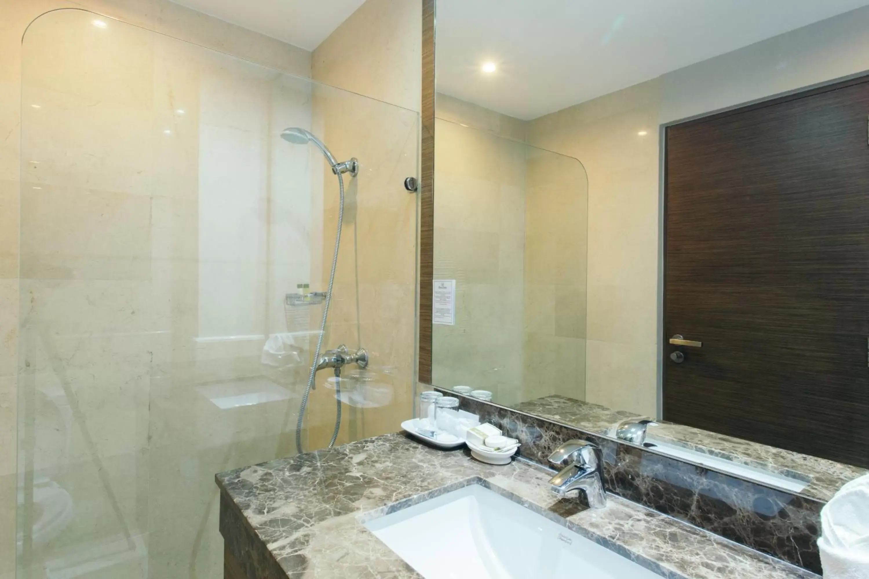 Bathroom in Thomson Residence Hotel