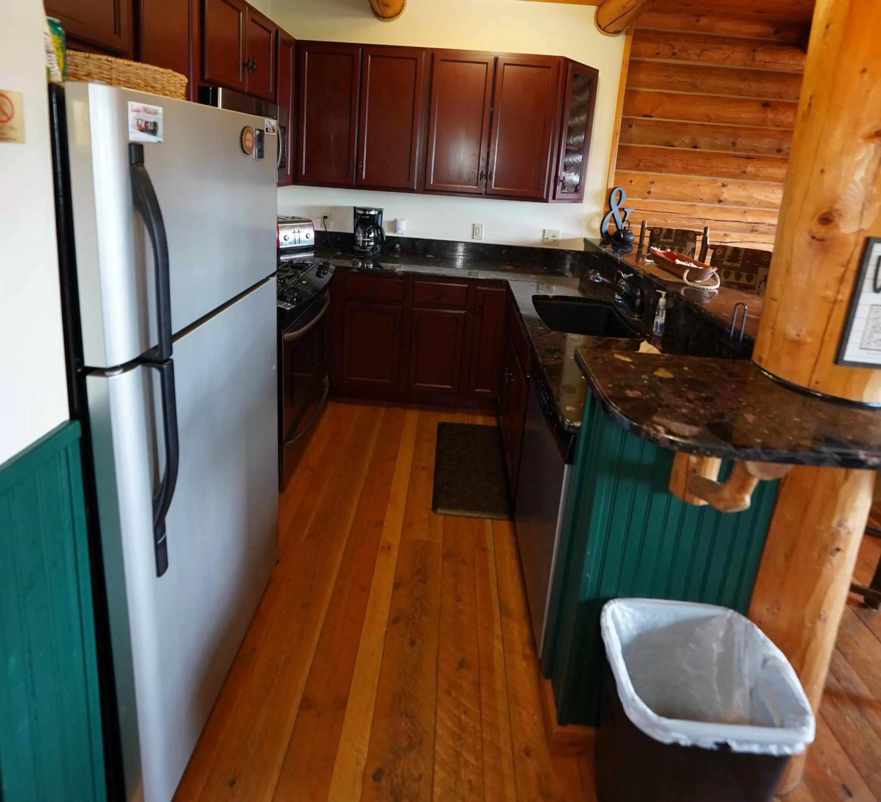 Kitchen/Kitchenette in Ampersand Bay Resort