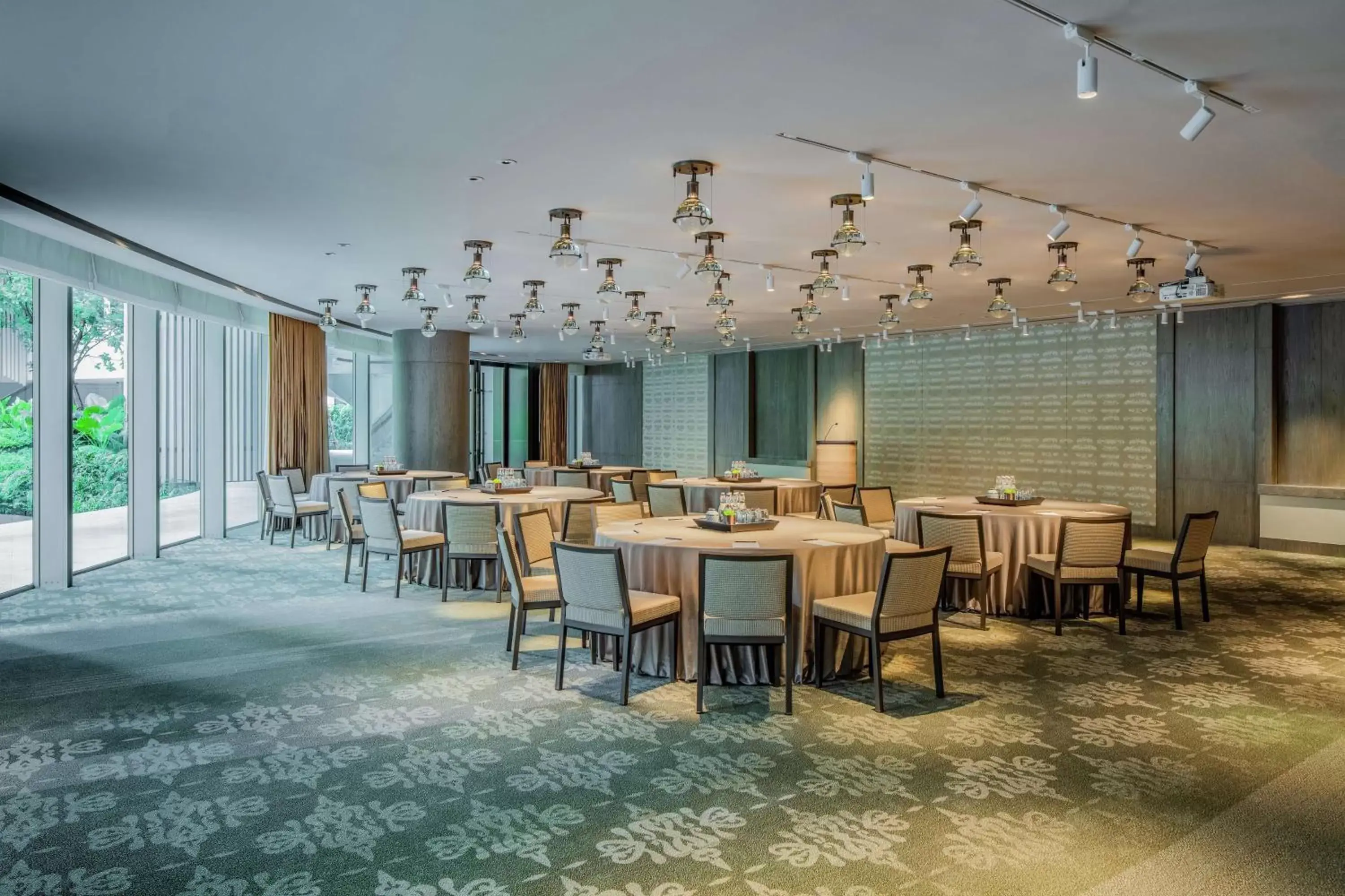 Meeting/conference room, Restaurant/Places to Eat in Waldorf Astoria Bangkok