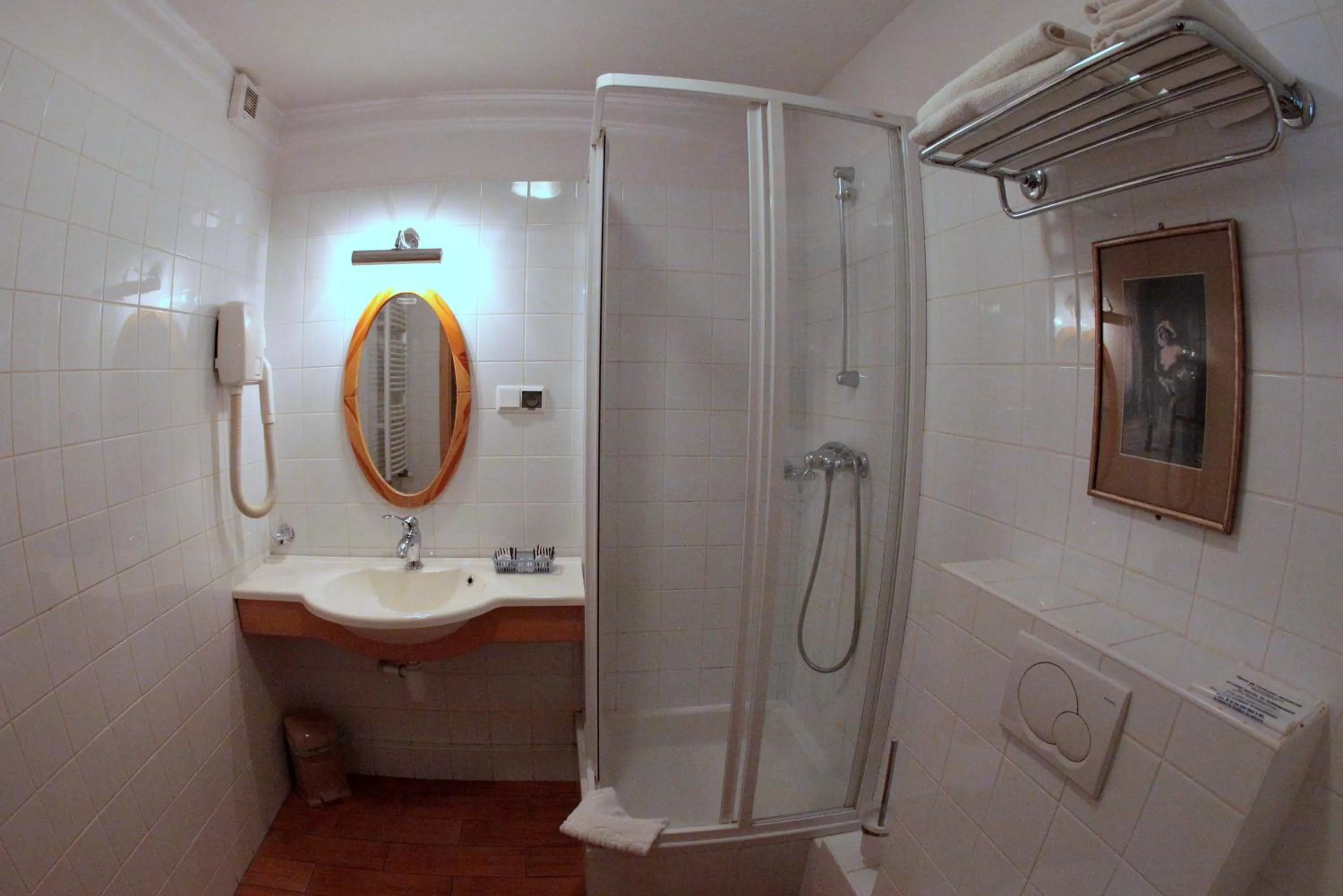 Bathroom in Dedek Park - historyczny dworek w pięknym Parku Skaryszewskim obok Stadionu Narodowego