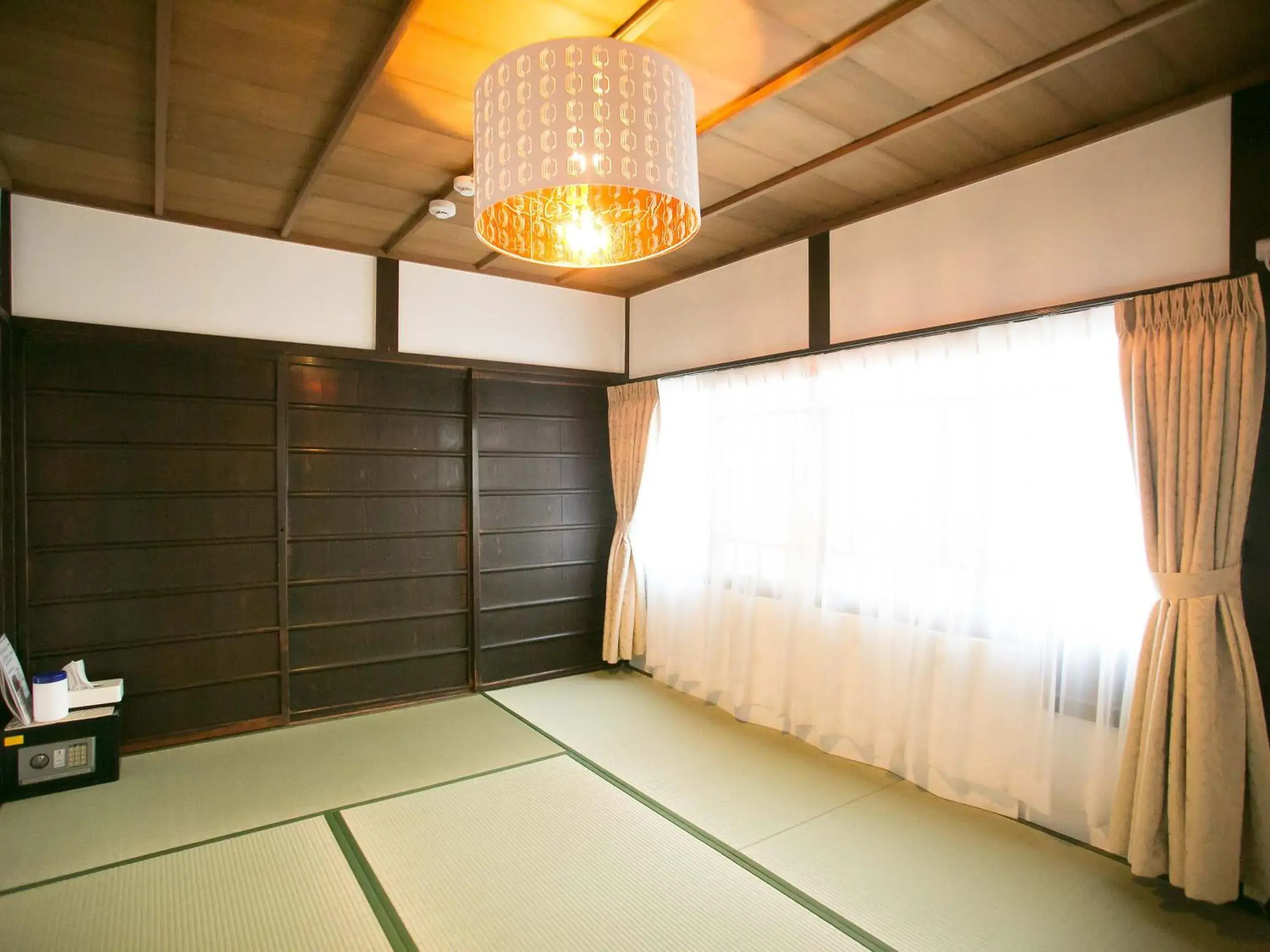 Photo of the whole room, Seating Area in Kyounoyado Hana Nishijin