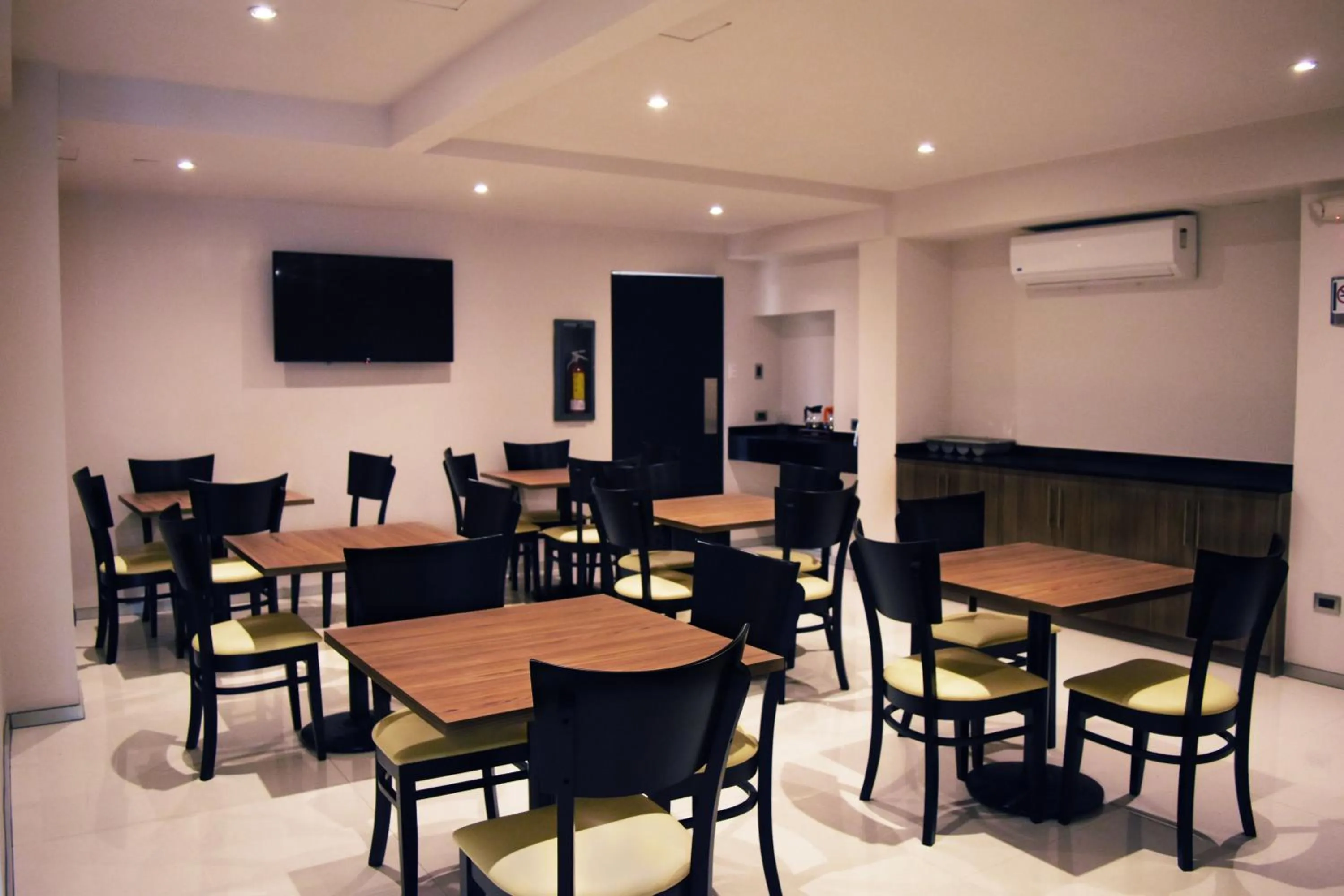 Restaurant/places to eat in Hotel Ht Ole