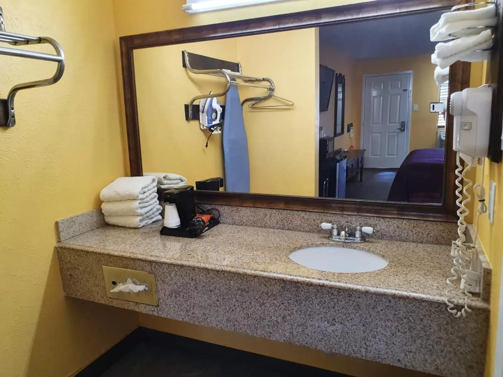 Bathroom in Chaparral Motel Hallettsville