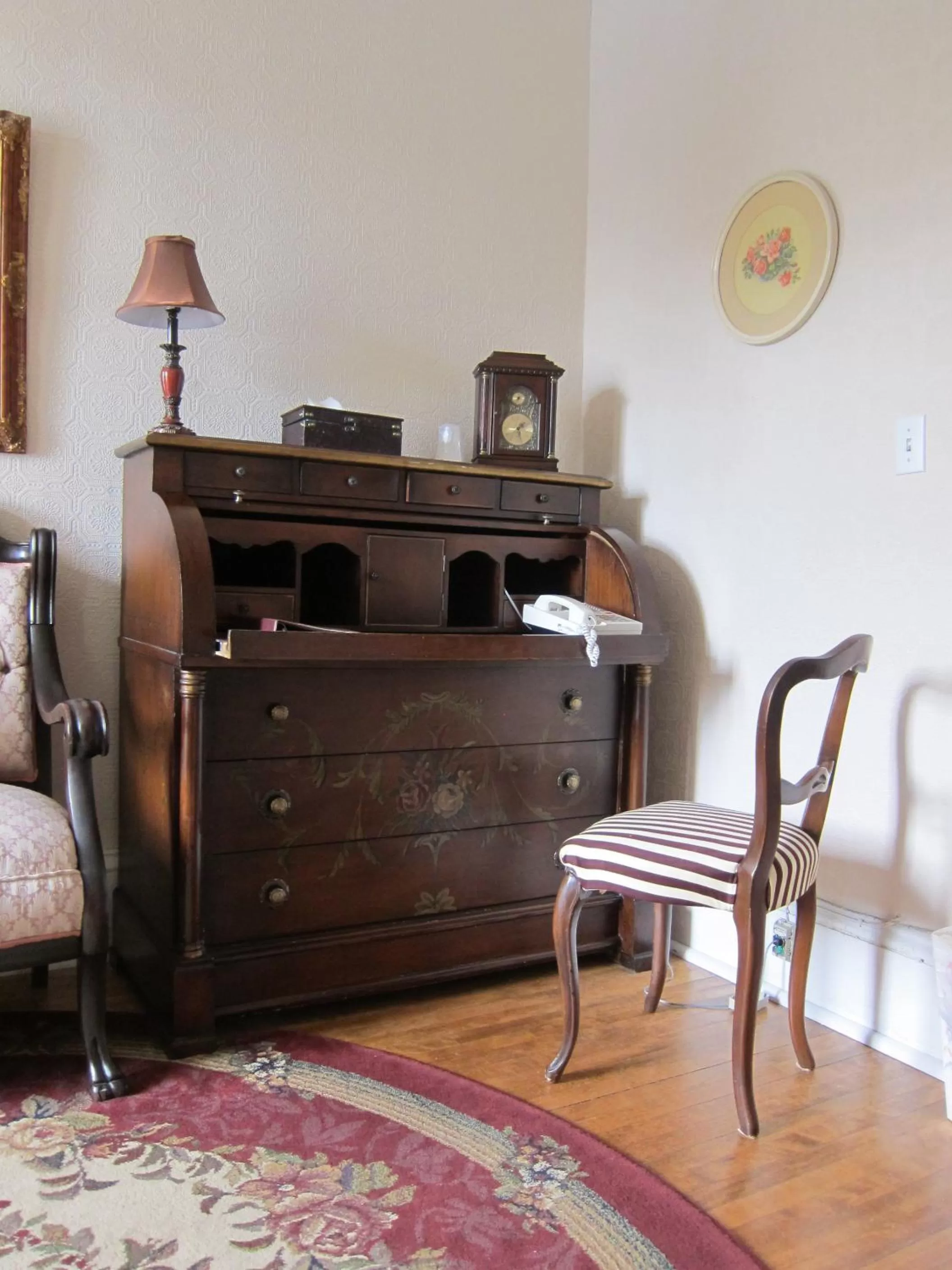 Seating area in McGee's Inn