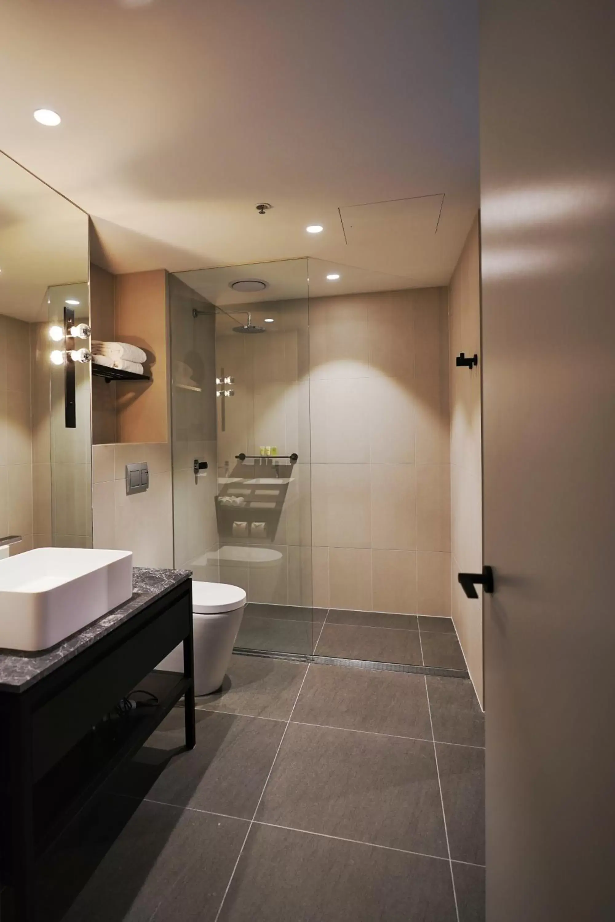 One-Bedroom Apartment in Clarion Apartments South Melbourne One-Bedroom Apartment in Clarion Apartments South Melbourne