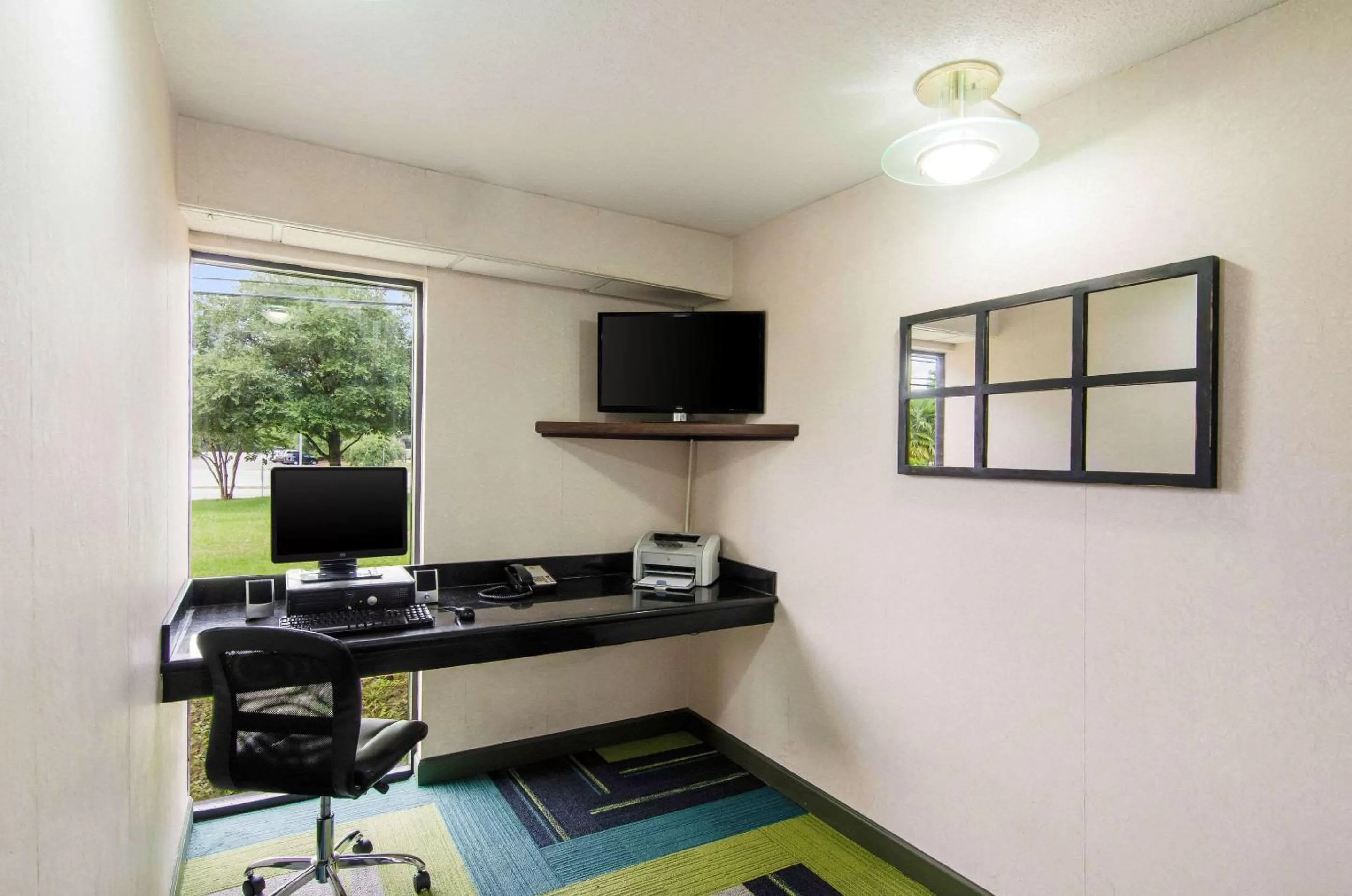 Business facilities in Quality Inn near University of Mobile