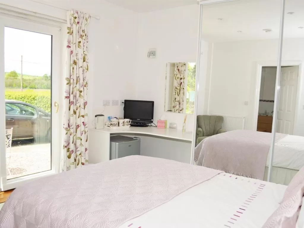 Bedroom, Bed in Dove Meadow