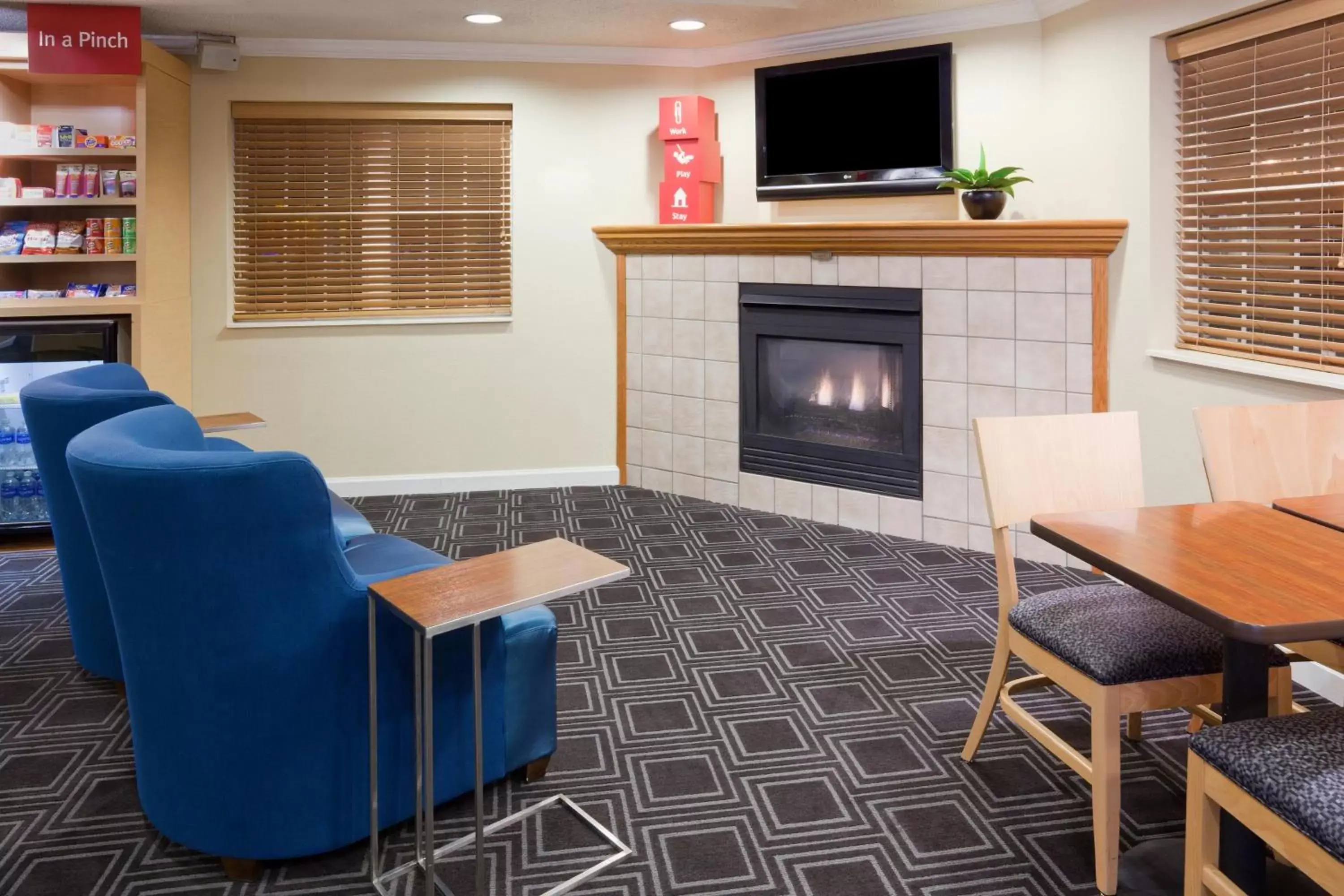 Lobby or reception, TV/Entertainment Center in TownePlace Suites Minneapolis Eden Prairie