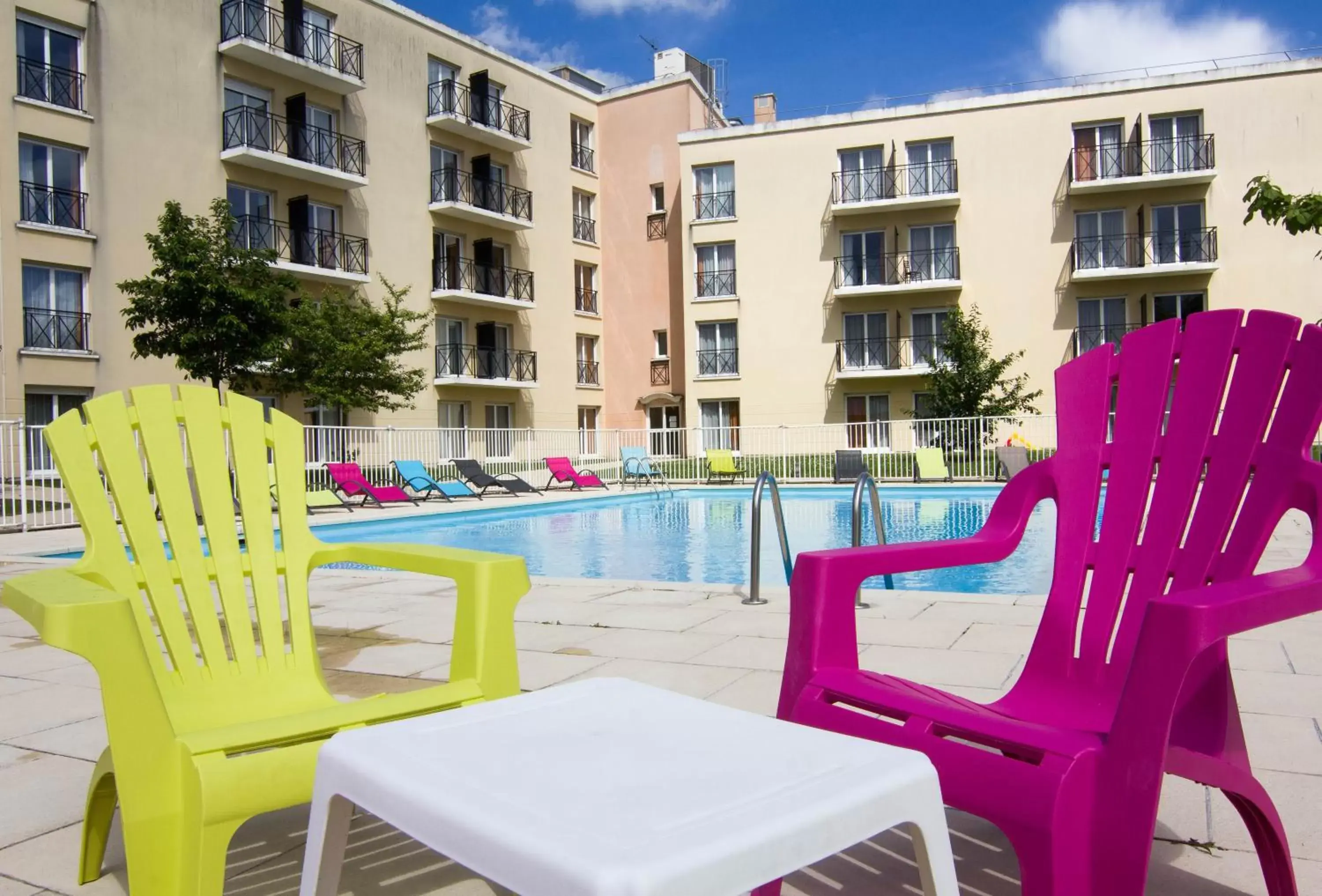 Swimming pool, Patio/Outdoor Area in Résidence Du Parc Val d'Europe