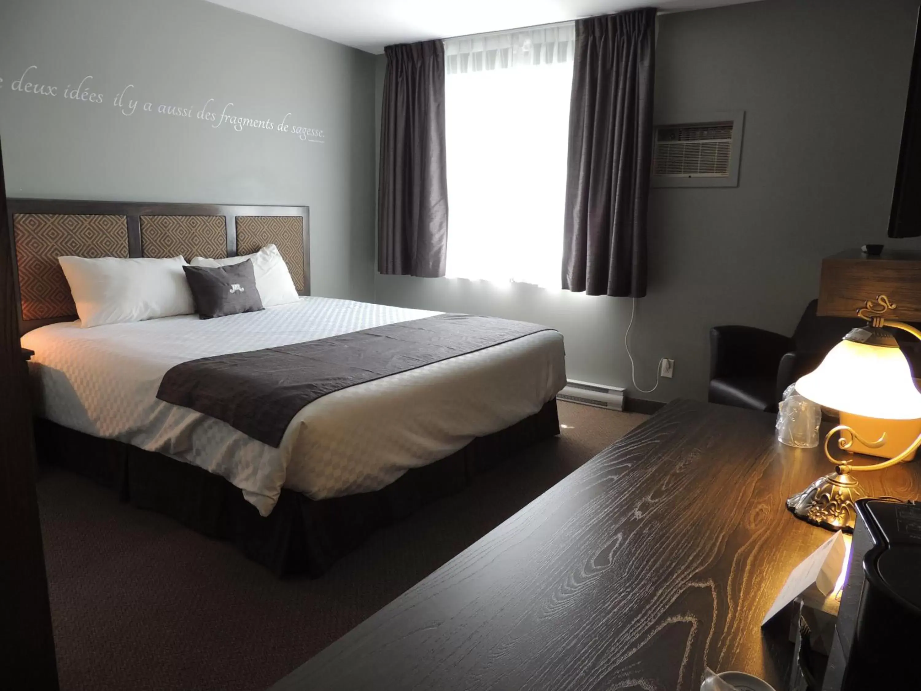 Bedroom, Bed in Travelodge by Wyndham Roberval