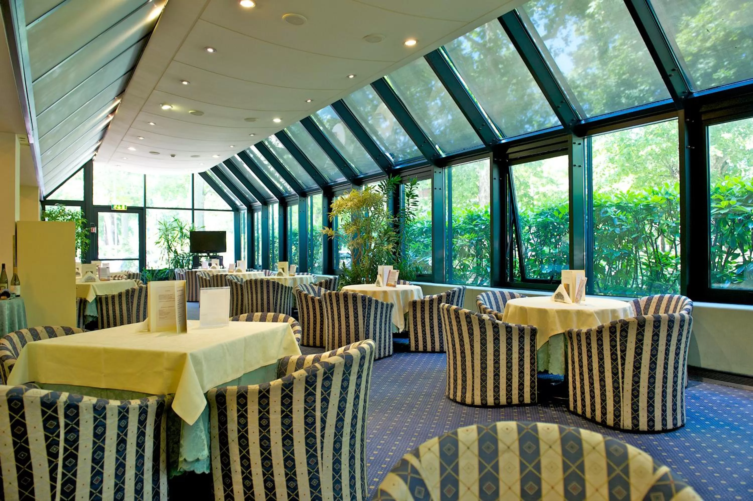 Lounge or bar in Mercure Reggio Emilia Centro Astoria