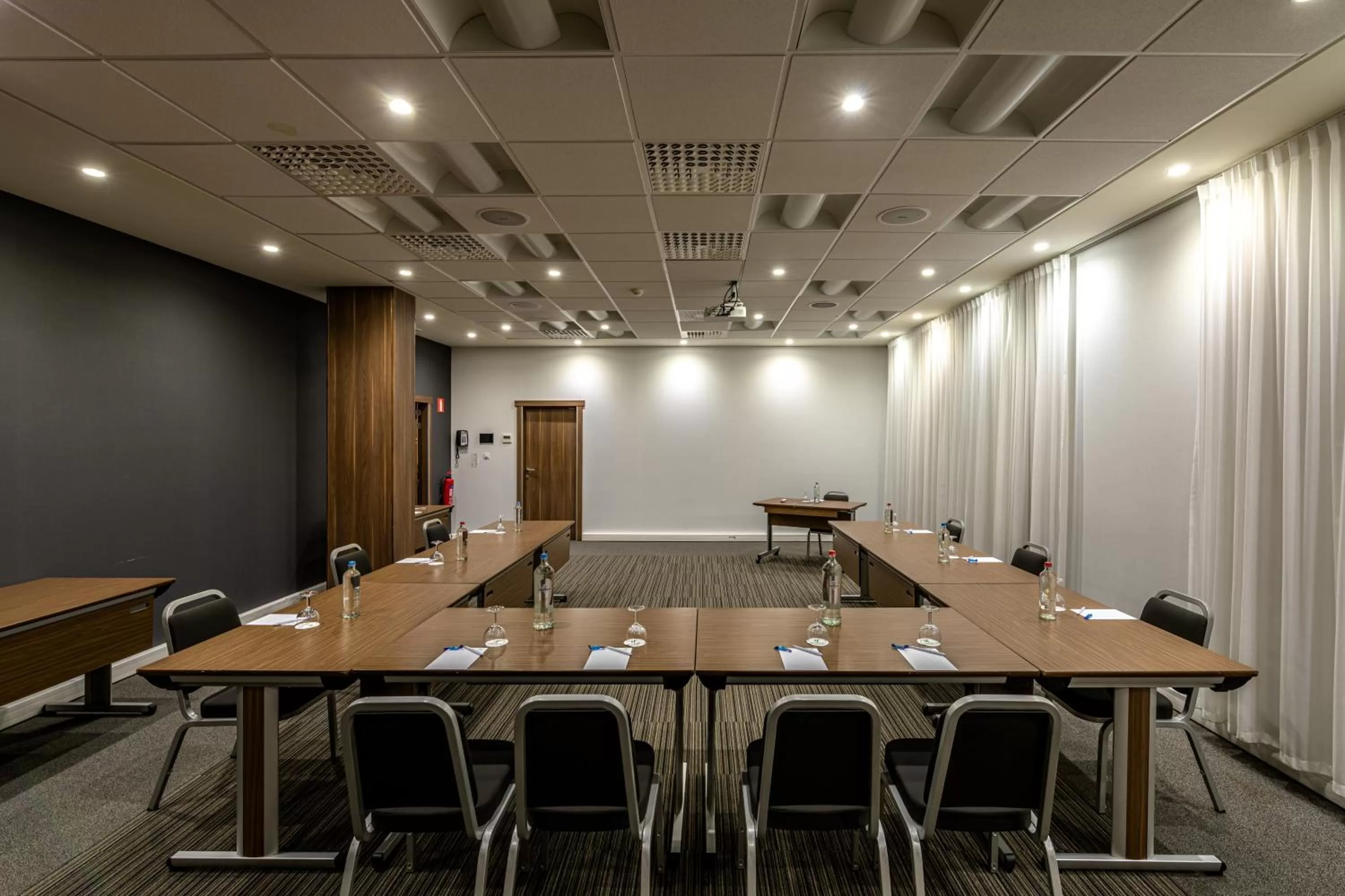 Meeting/conference room in Holiday Inn Gent Expo by IHG