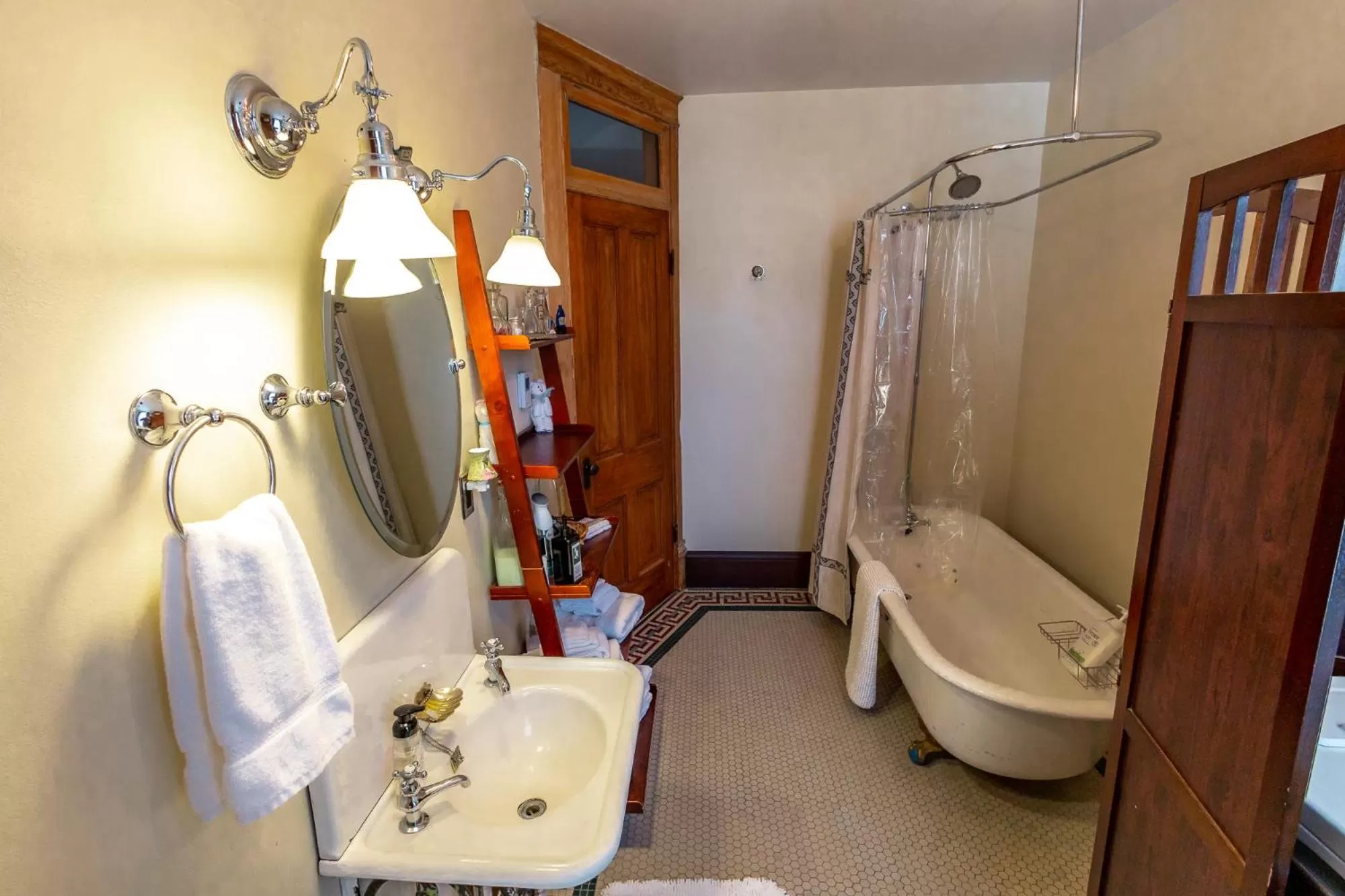 Shower, Bathroom in 1899 Inn