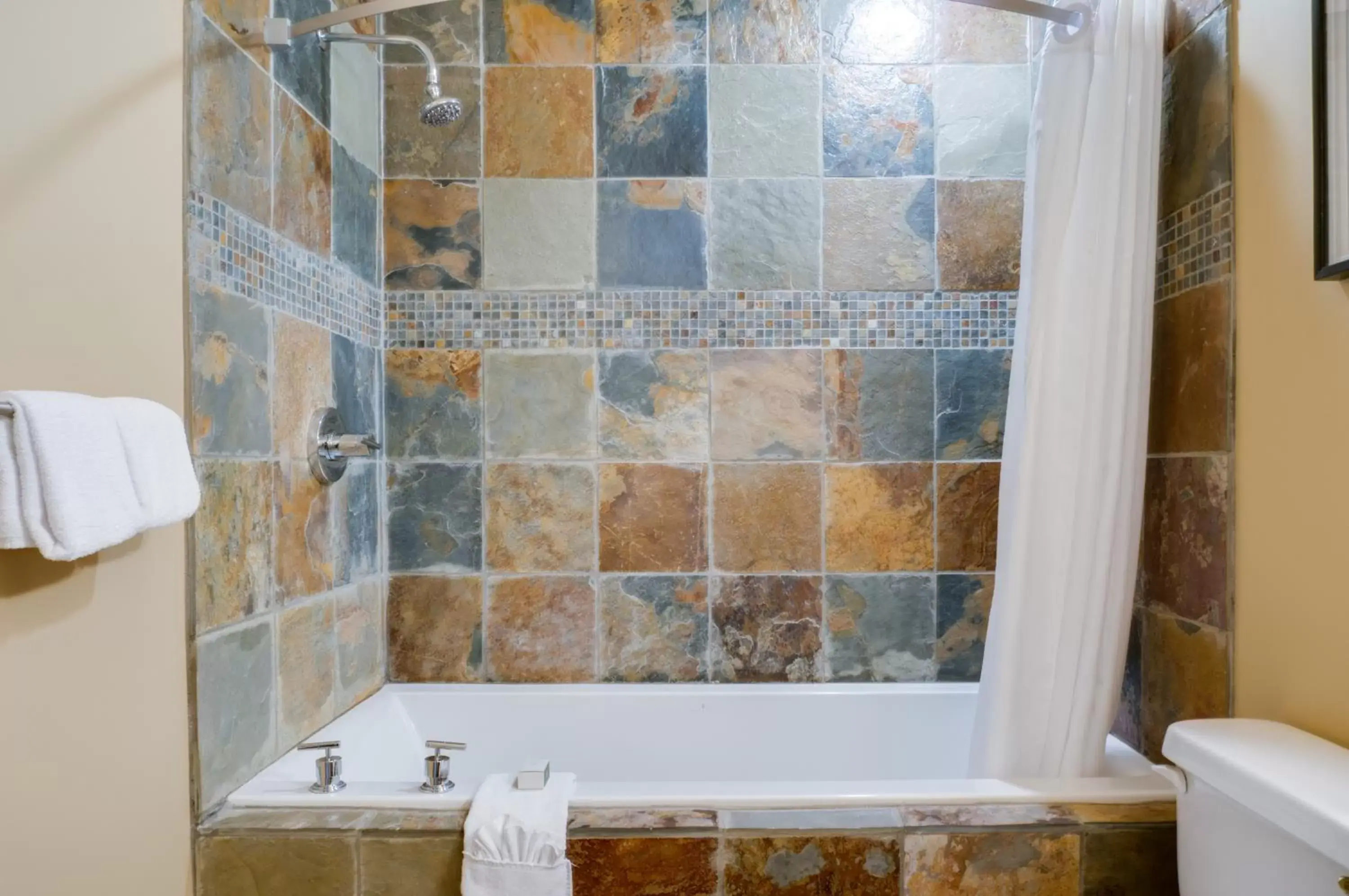 Bathroom in Silver Creek Lodge Bathroom in Silver Creek Lodge