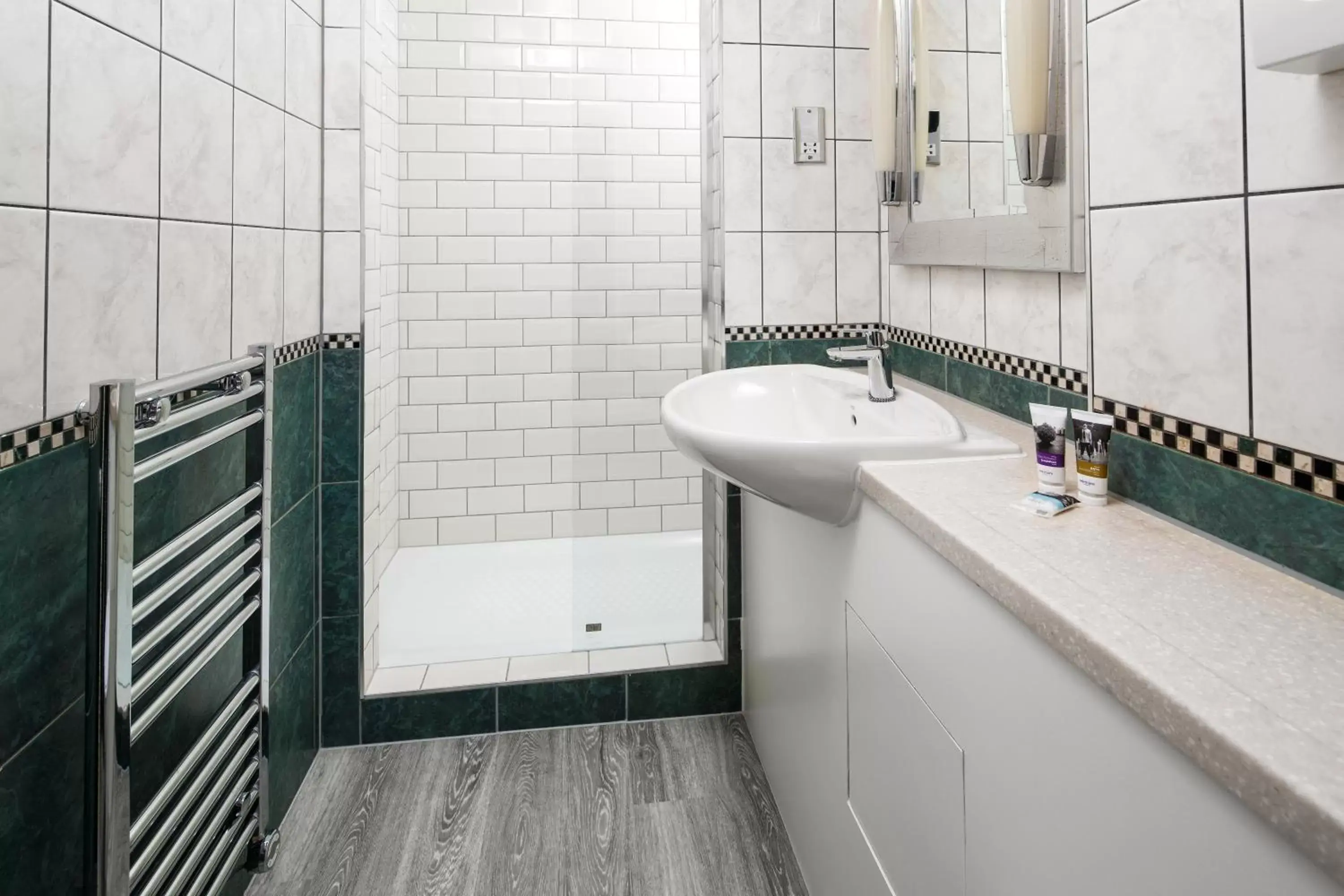 Shower, Bathroom in Mercure Brighton Seafront Hotel