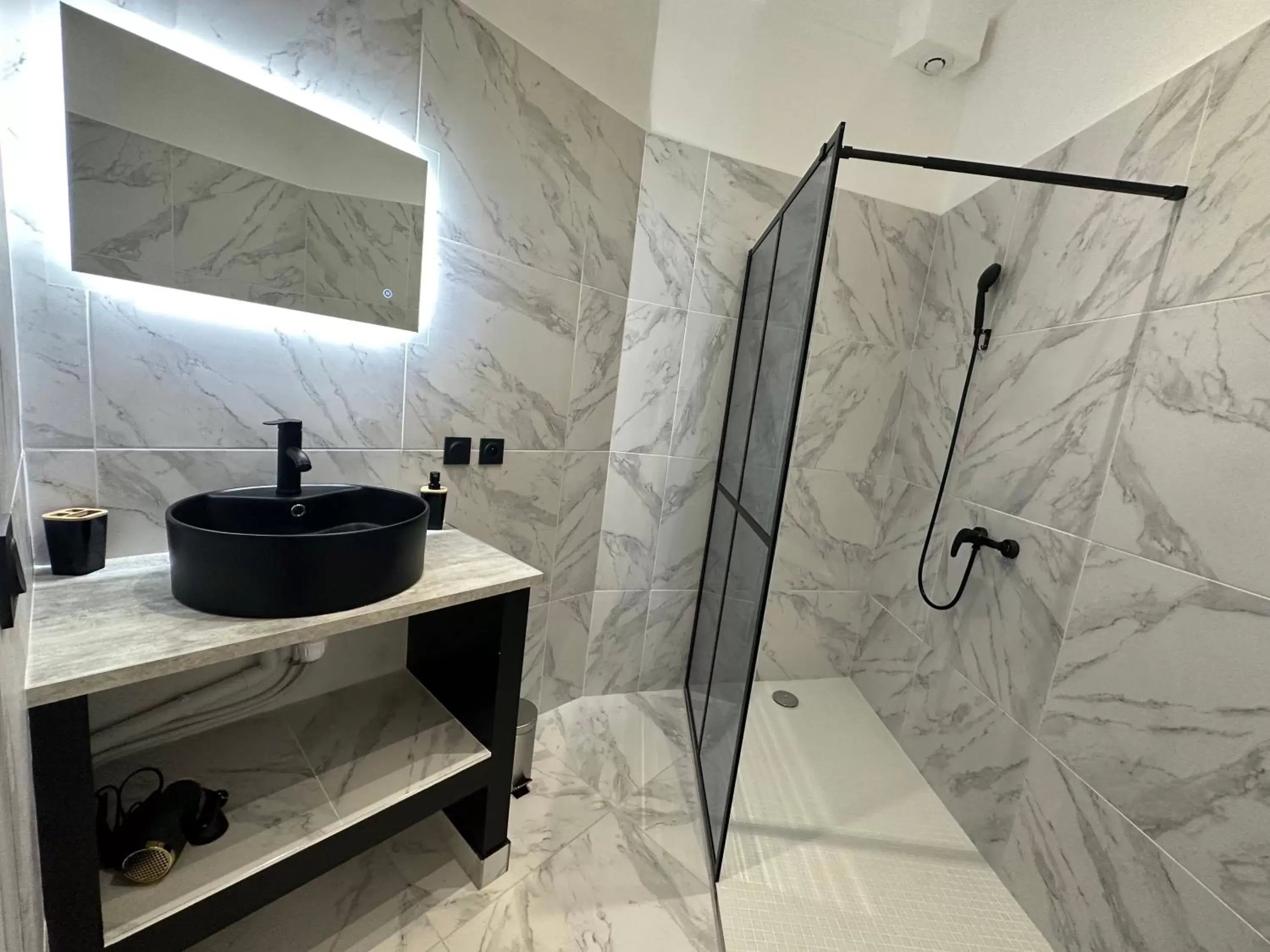 Shower, Bathroom in La maison de Giulia Menton