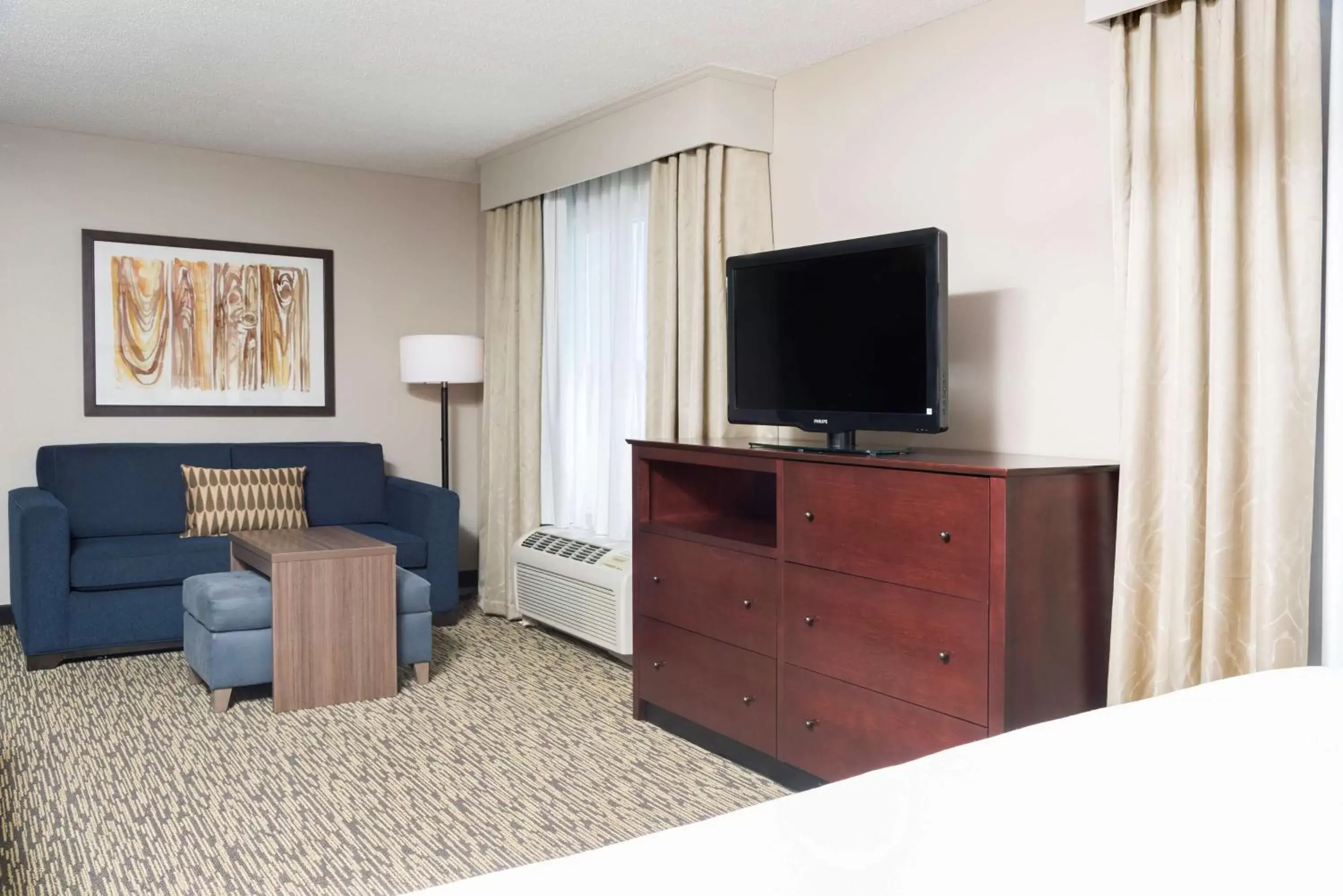 Bedroom, TV/Entertainment Center in Homewood Suites by Hilton Indianapolis Northwest