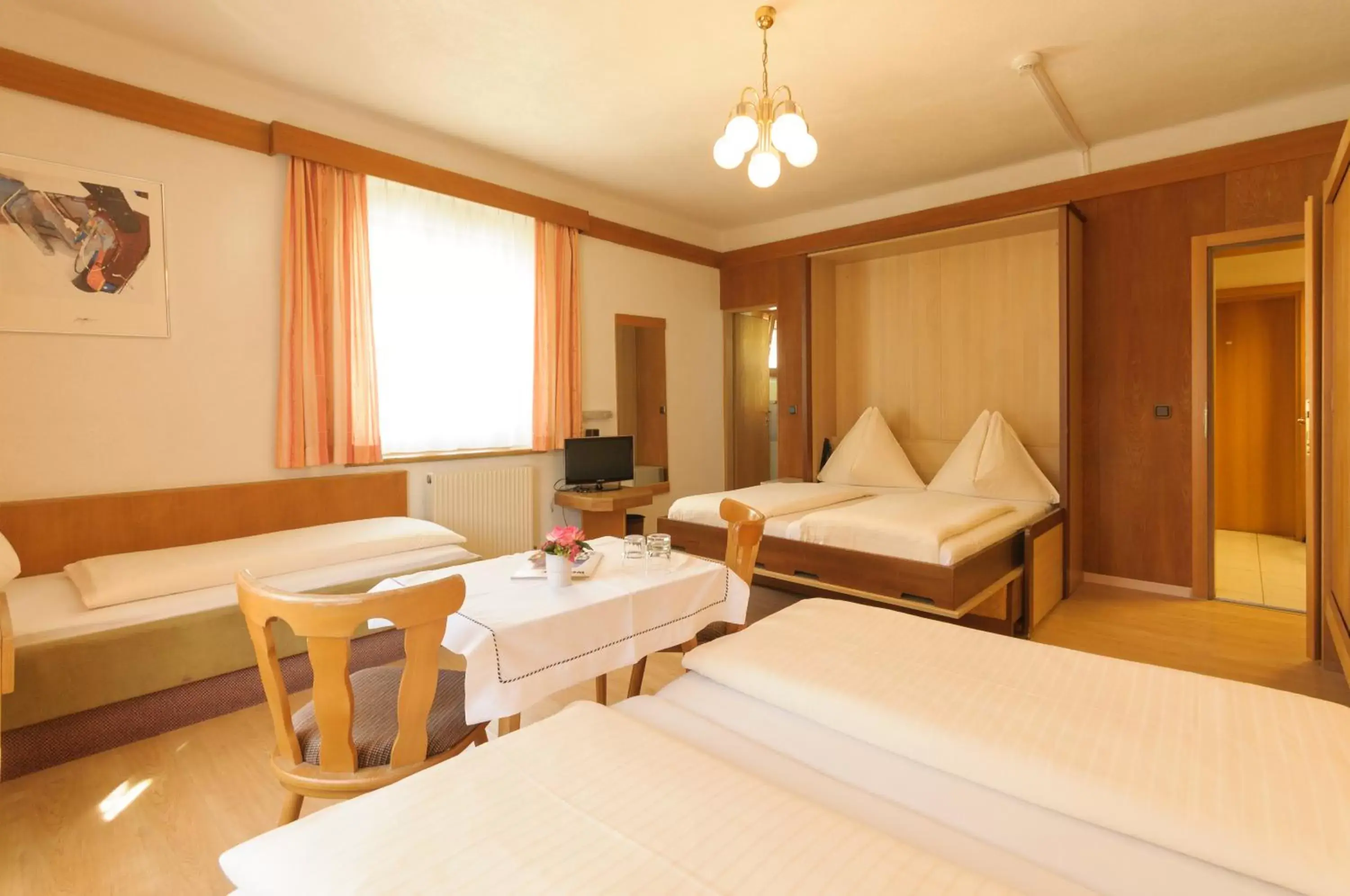 Bedroom, Seating Area in Hotel Tautermann