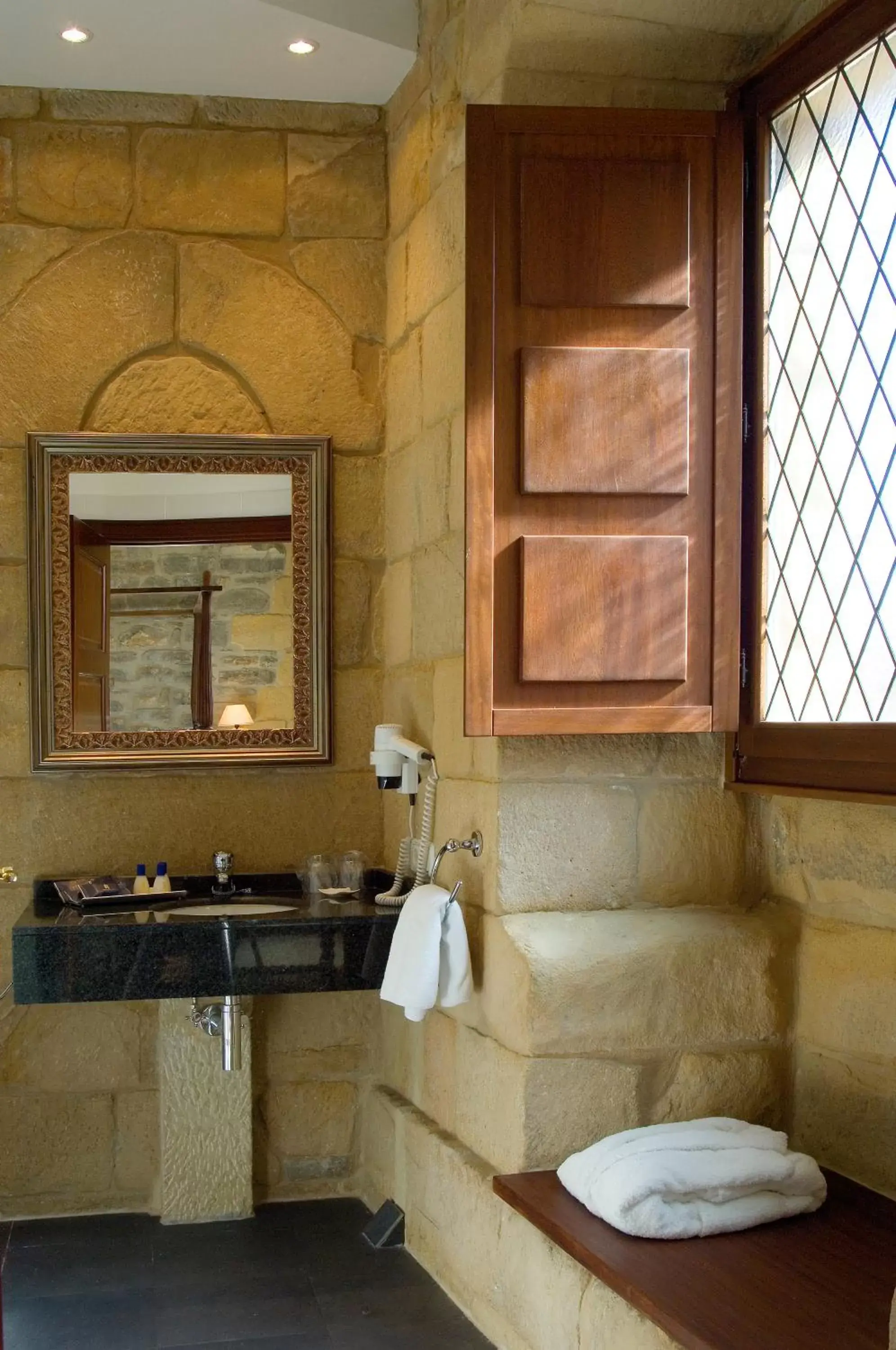 Bathroom in Saiaz Getaria Hotela