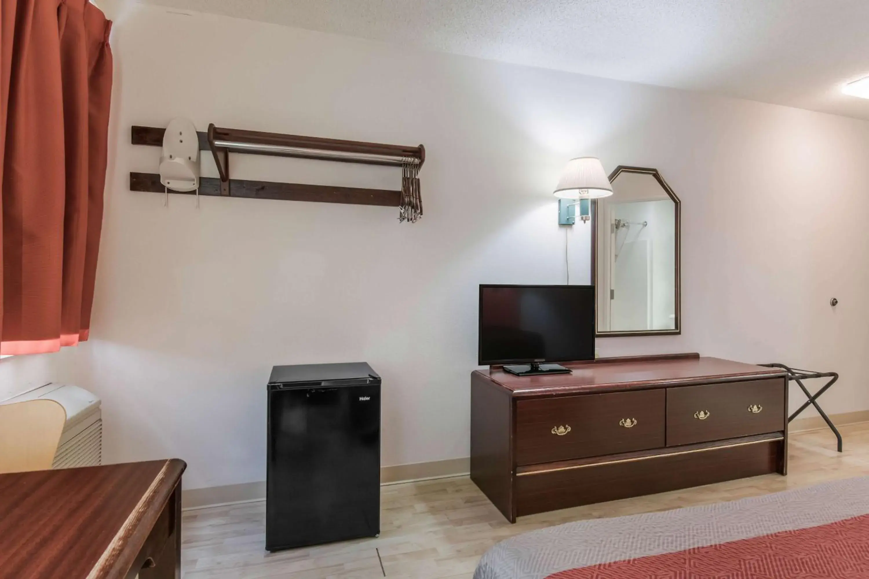 TV and multimedia, TV/Entertainment Center in Motel 6-Harrisburg, PA - Hershey North