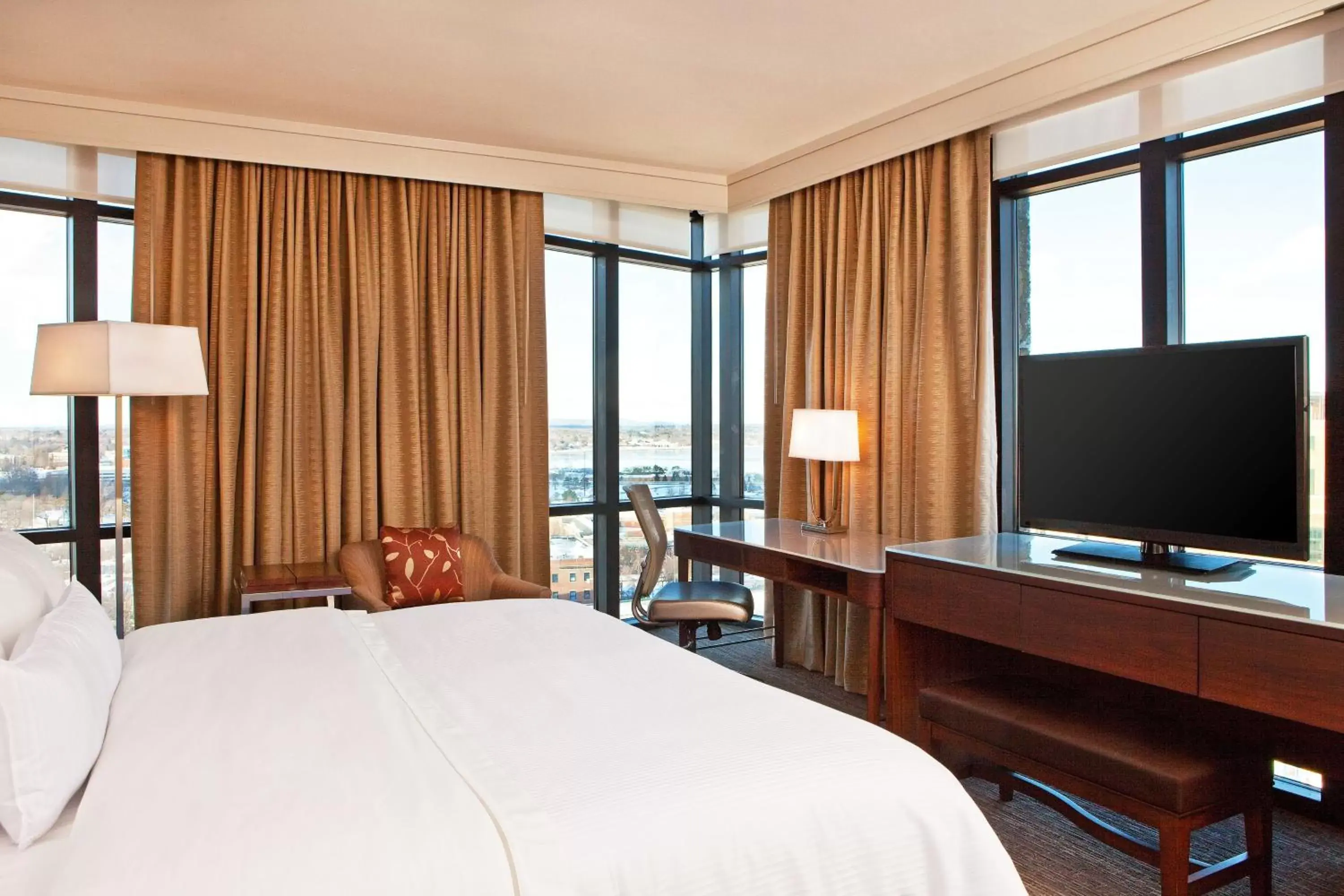 Photo of the whole room, Bed in The Westin Portland Harborview