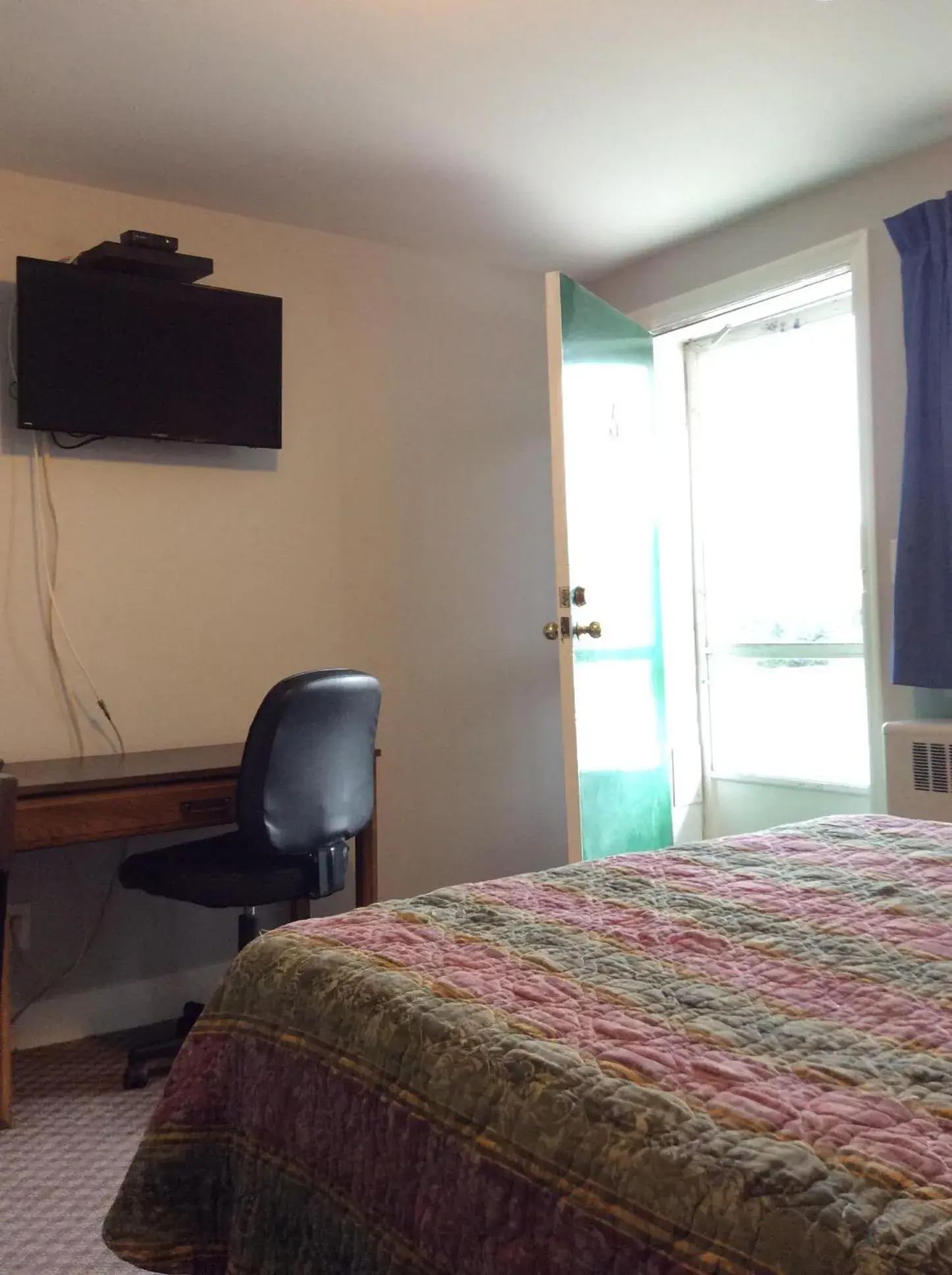 TV and multimedia, Bed in The Gables Inn