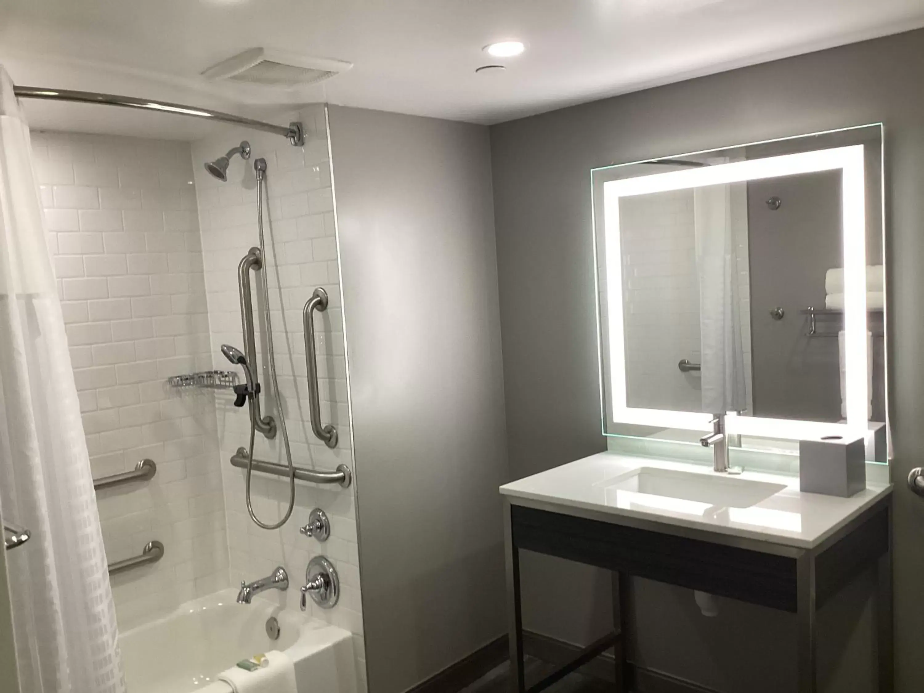 Shower, Bathroom in Days-Inn by Wyndham Baltimore Northwest