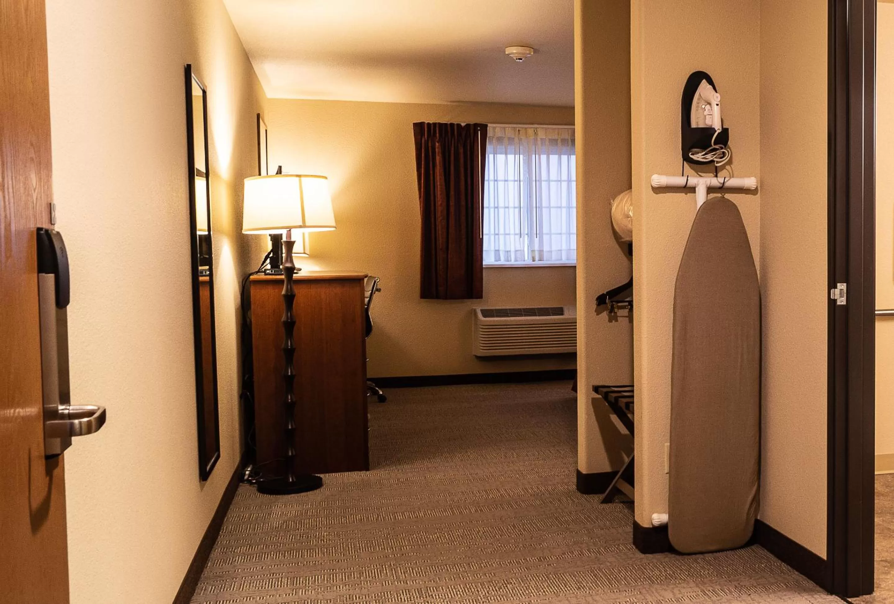 Living room in Newcastle Lodge & Convention Center