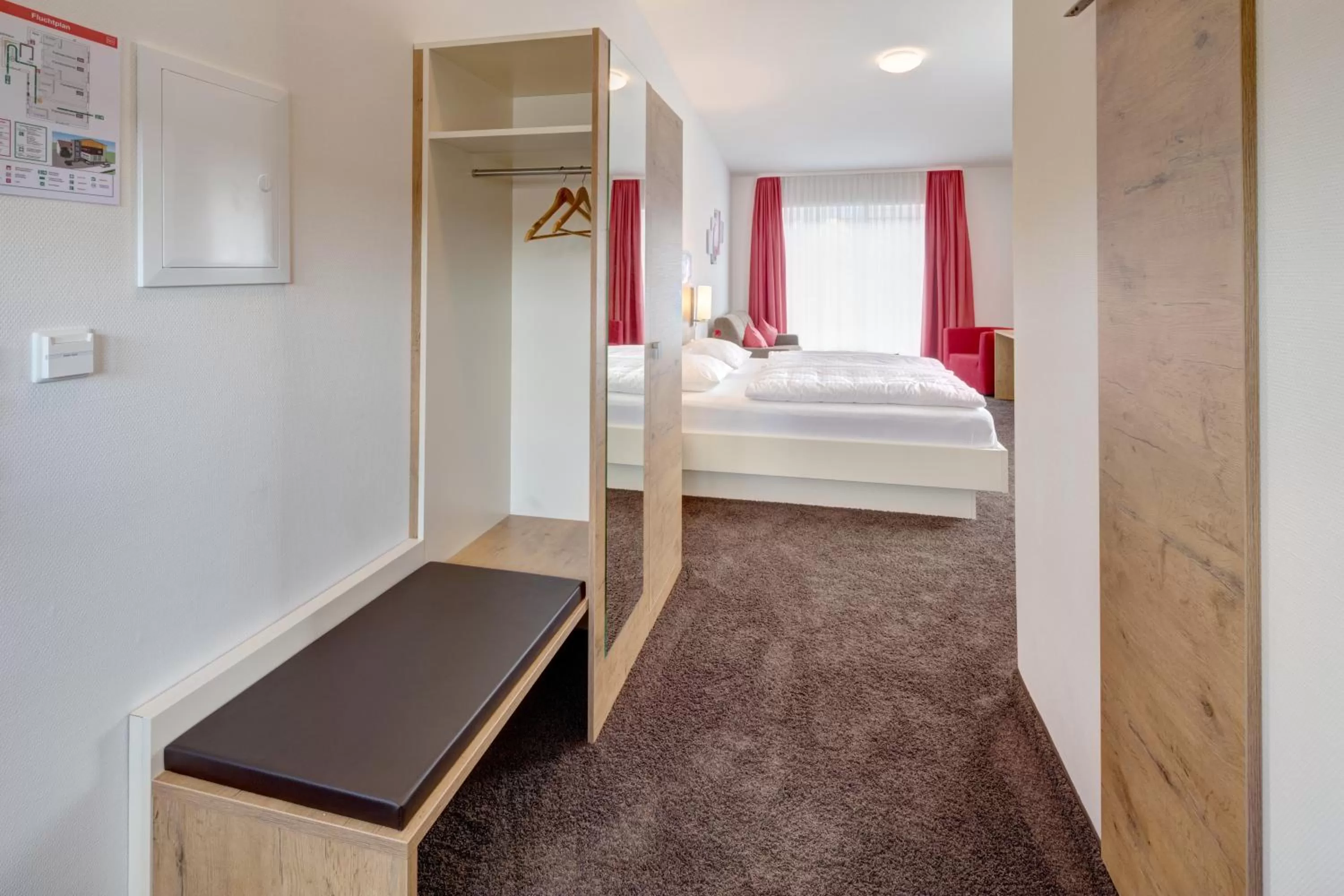 Photo of the whole room, Bed in Vinotel Heinz J. Schwab