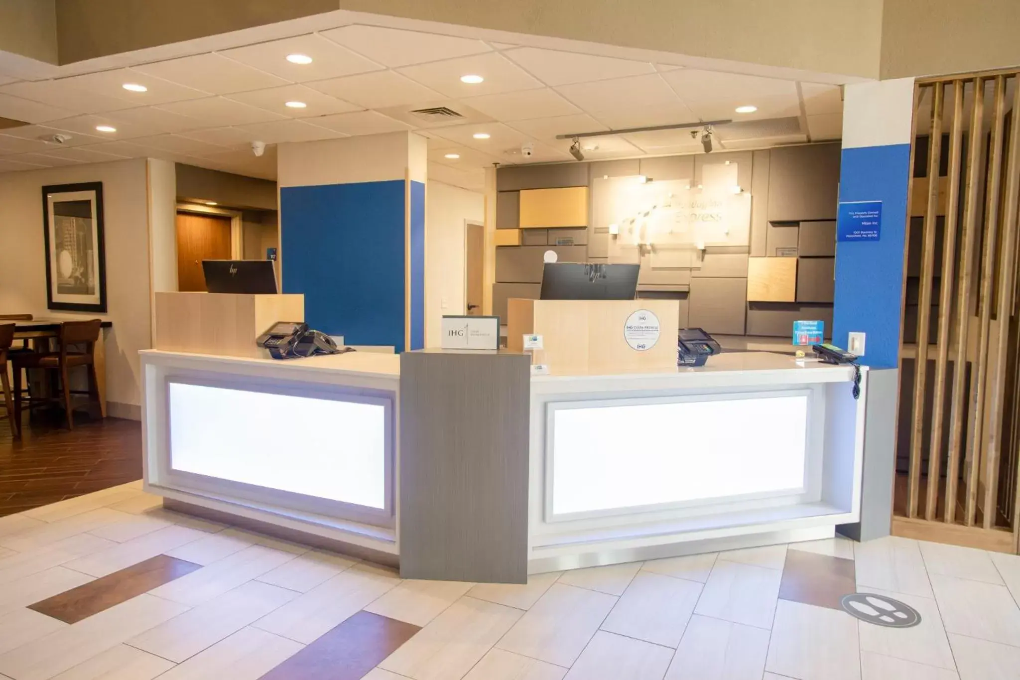 Lobby or reception, Lobby/Reception in Holiday Inn Express Marshfield - Springfield Area, an IHG Hotel